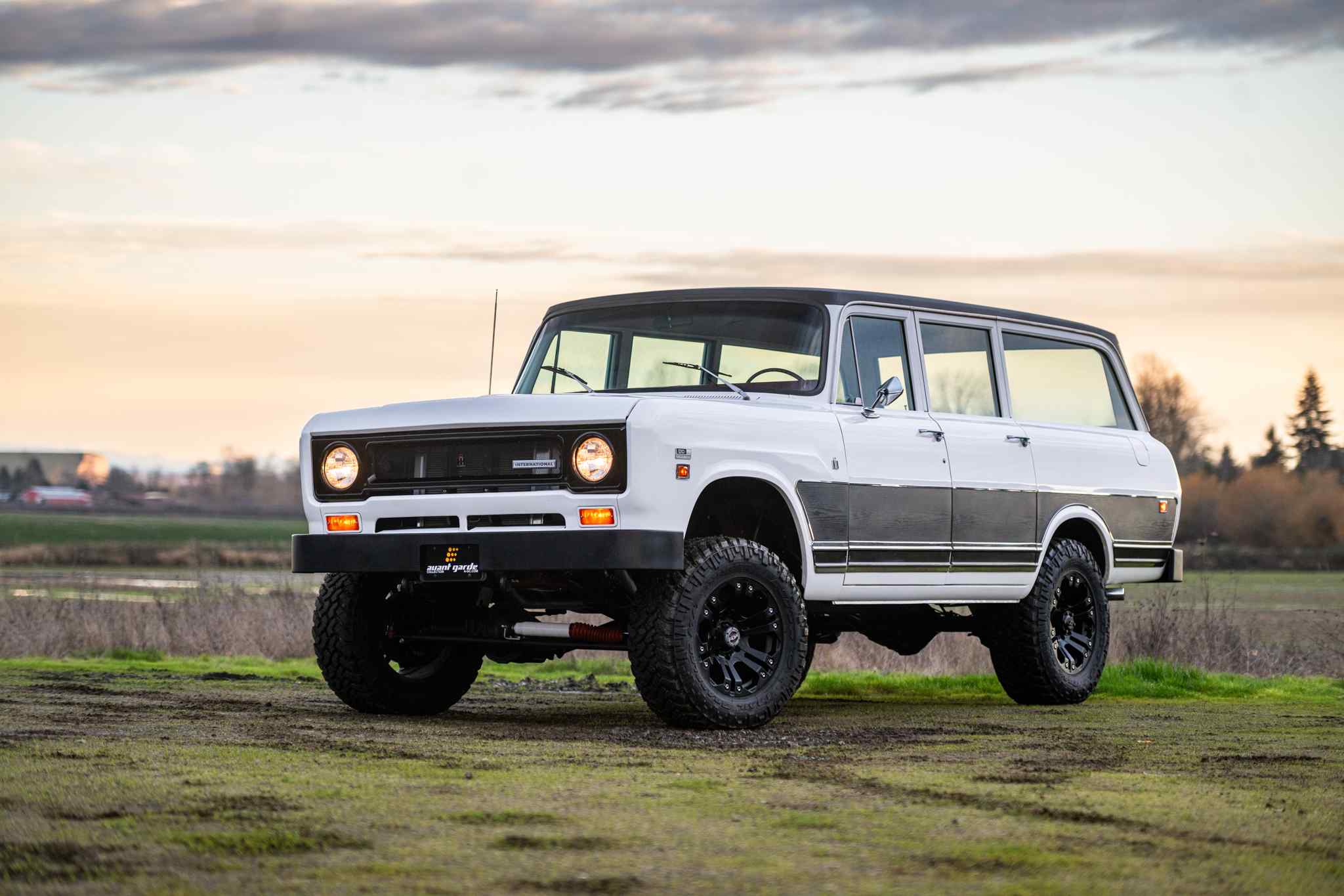 modified-1970-international-harvester-travelall-for-sale-1