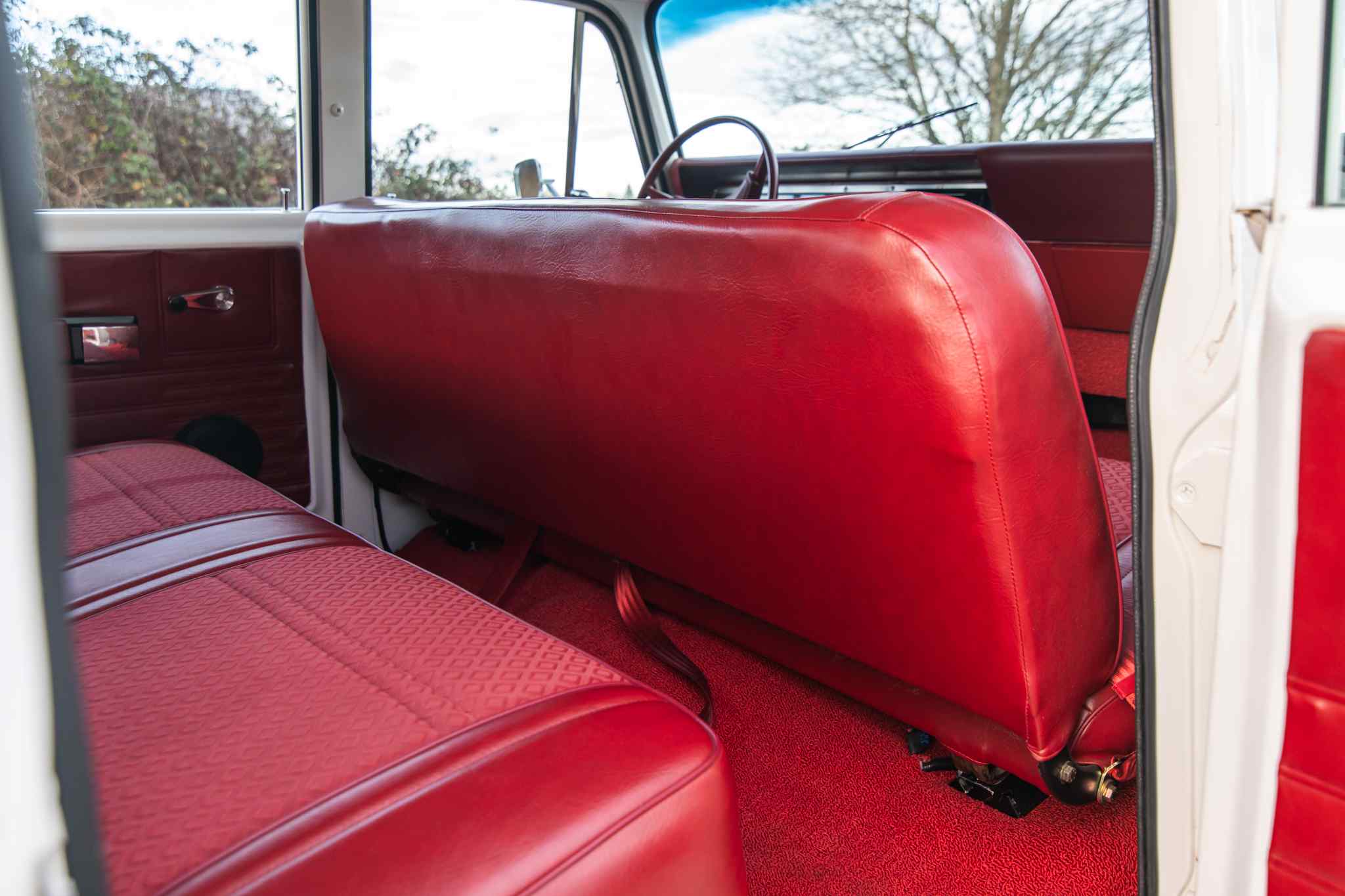 modified-1970-international-harvester-travelall-for-sale-100
