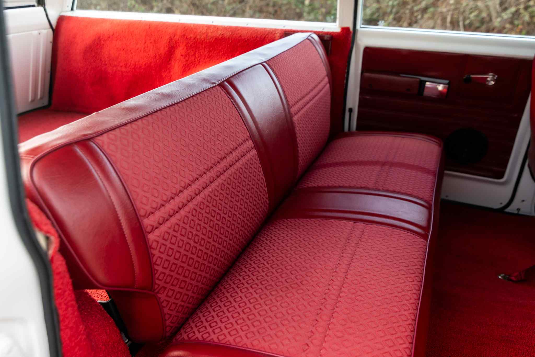 modified-1970-international-harvester-travelall-for-sale-102