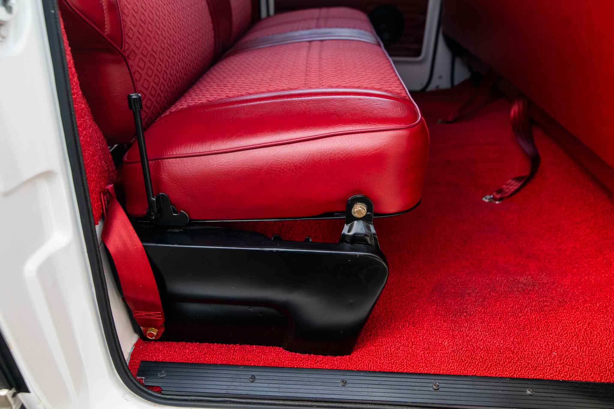 modified-1970-international-harvester-travelall-for-sale-103