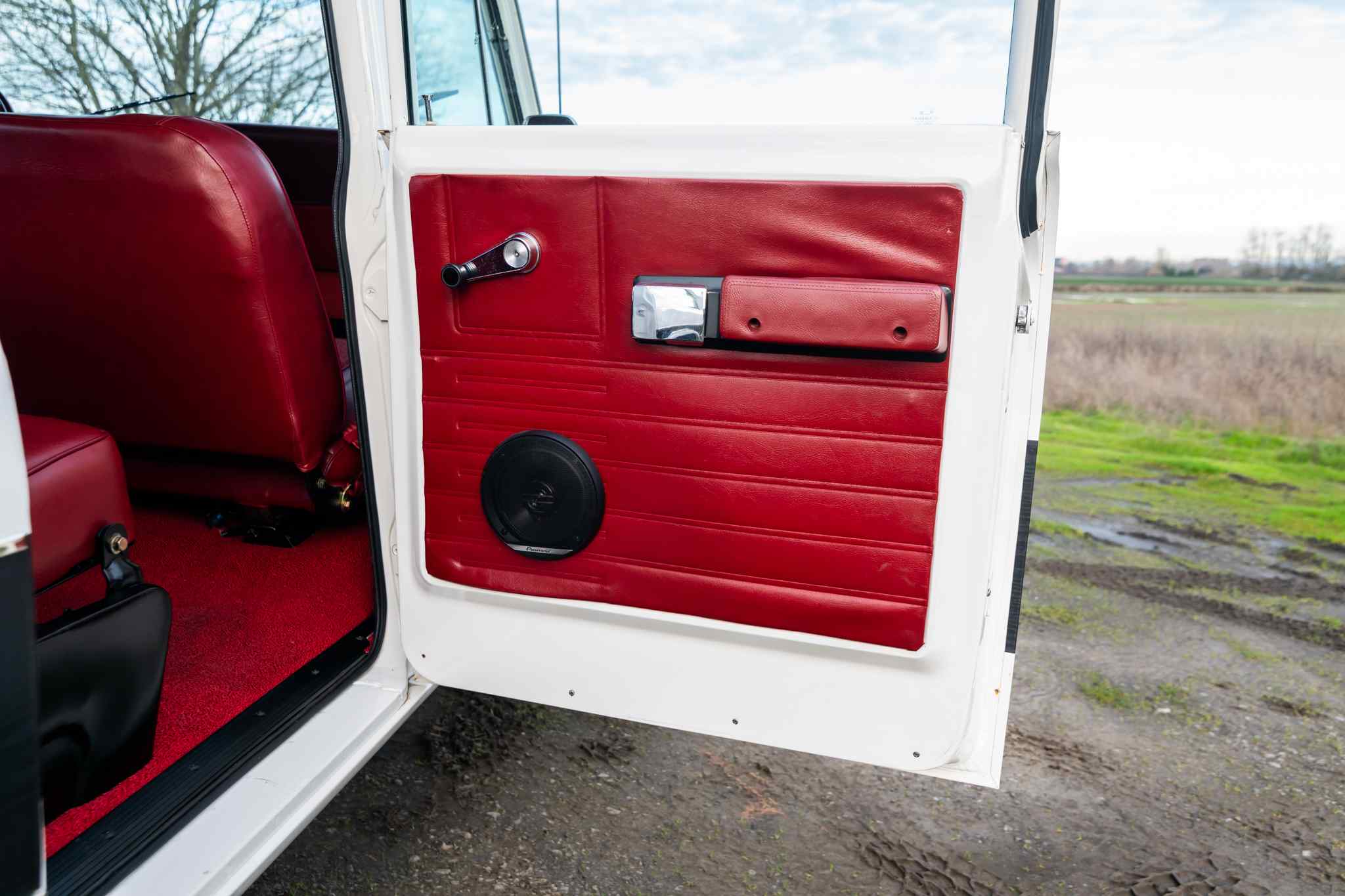 modified-1970-international-harvester-travelall-for-sale-105