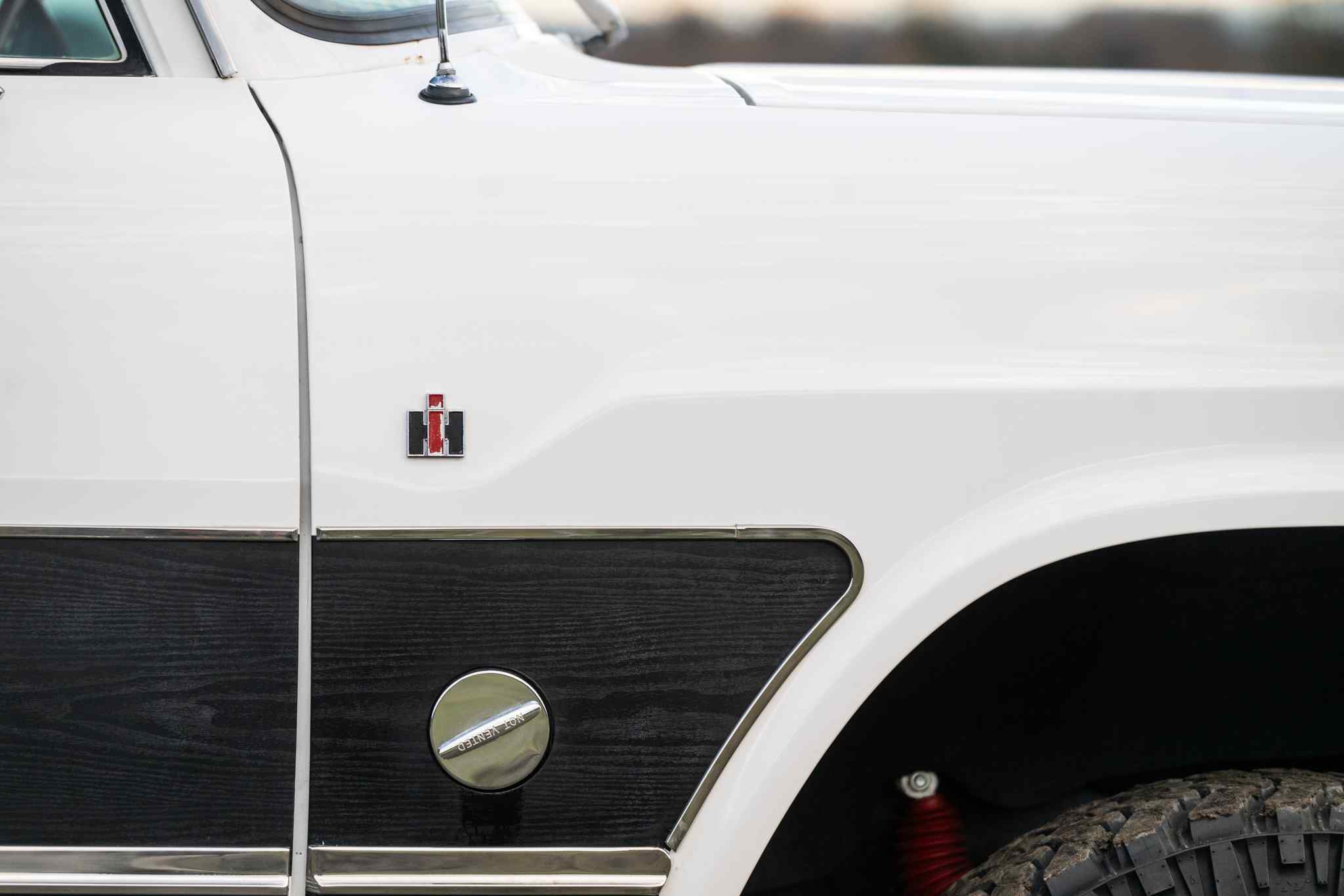 modified-1970-international-harvester-travelall-for-sale-11
