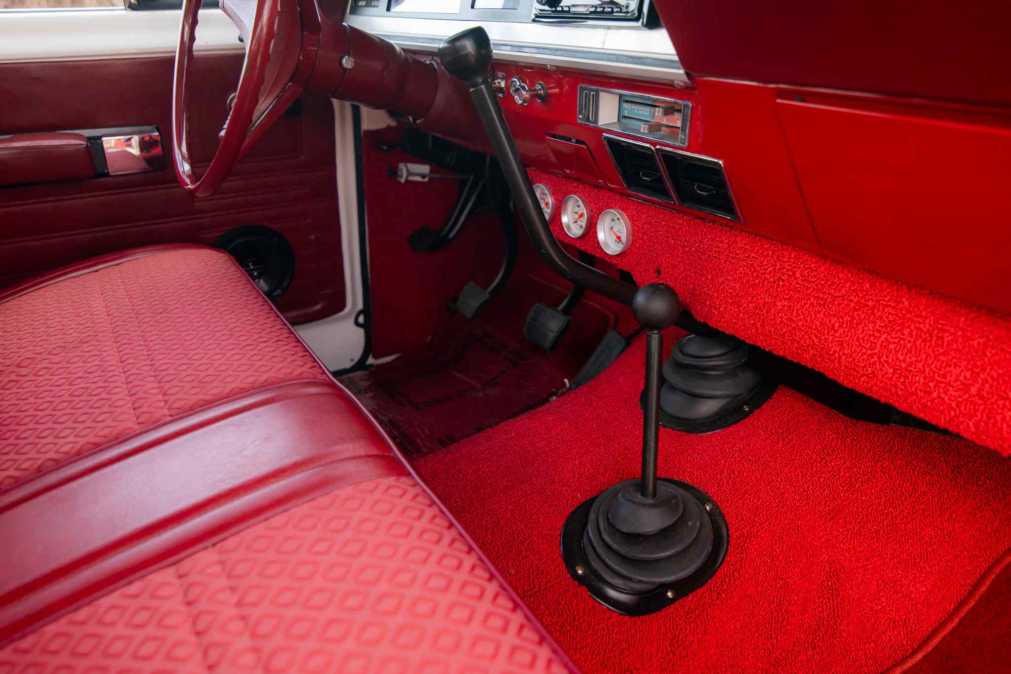 modified-1970-international-harvester-travelall-for-sale-110
