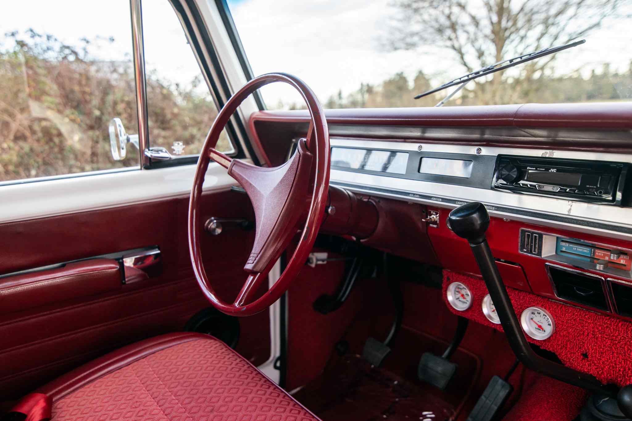 modified-1970-international-harvester-travelall-for-sale-111