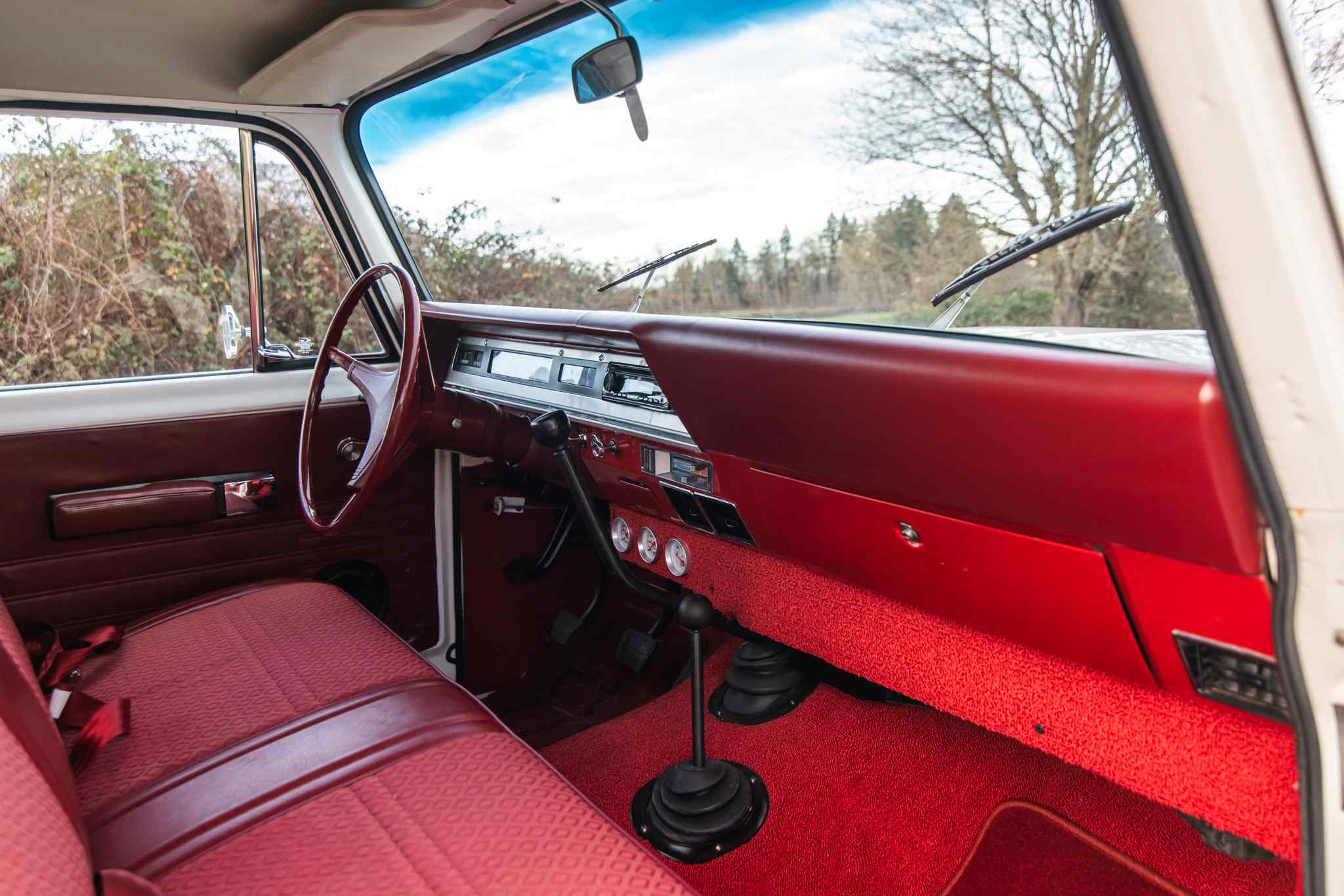 modified-1970-international-harvester-travelall-for-sale-112