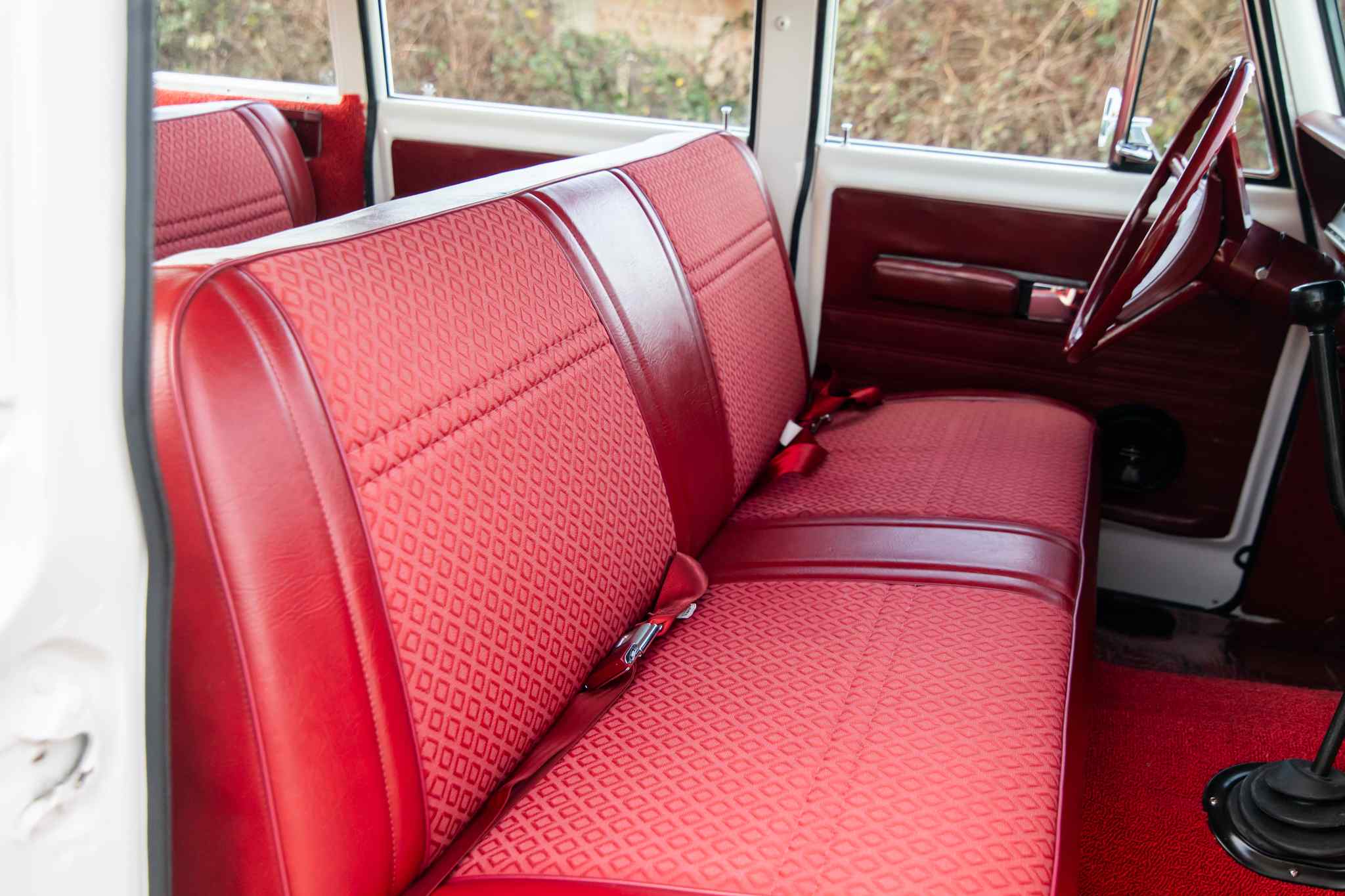 modified-1970-international-harvester-travelall-for-sale-113