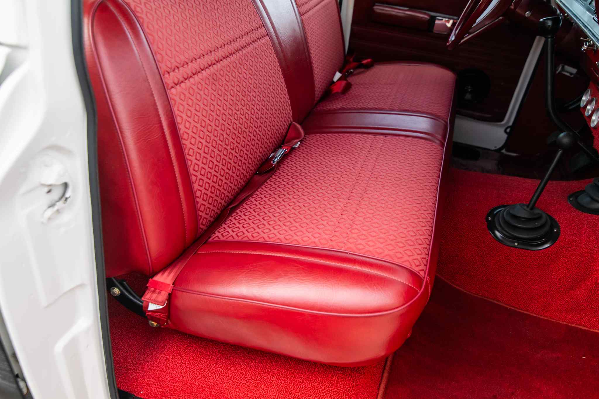 modified-1970-international-harvester-travelall-for-sale-114
