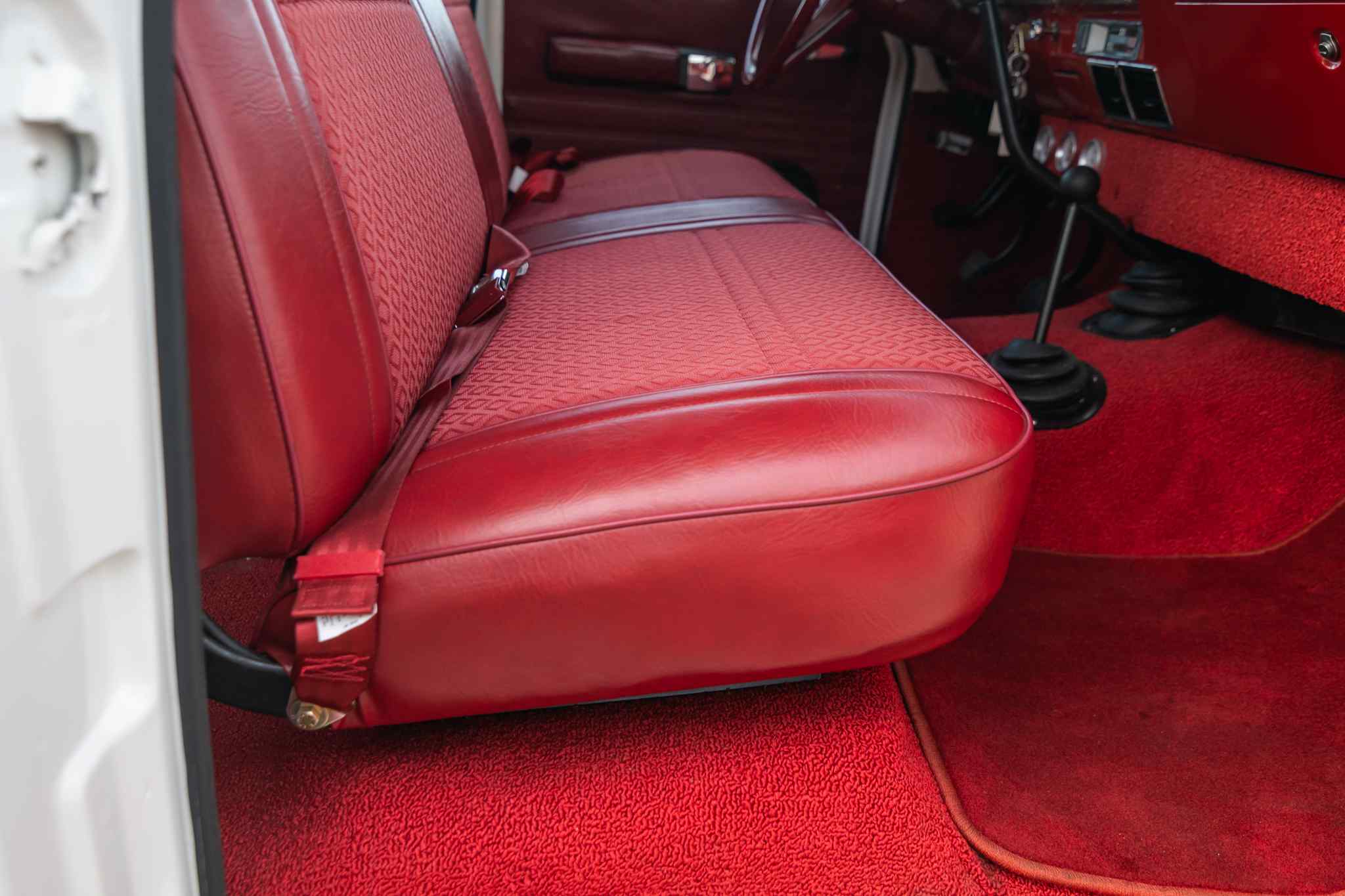 modified-1970-international-harvester-travelall-for-sale-115