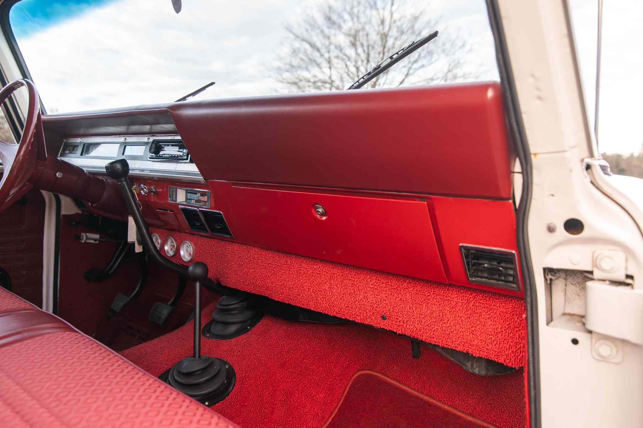 modified-1970-international-harvester-travelall-for-sale-119