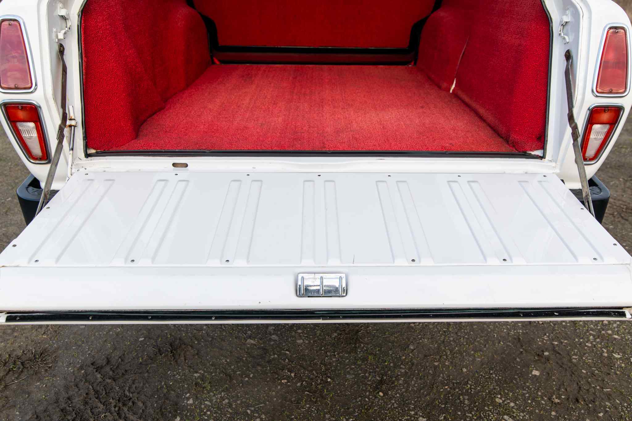 modified-1970-international-harvester-travelall-for-sale-122
