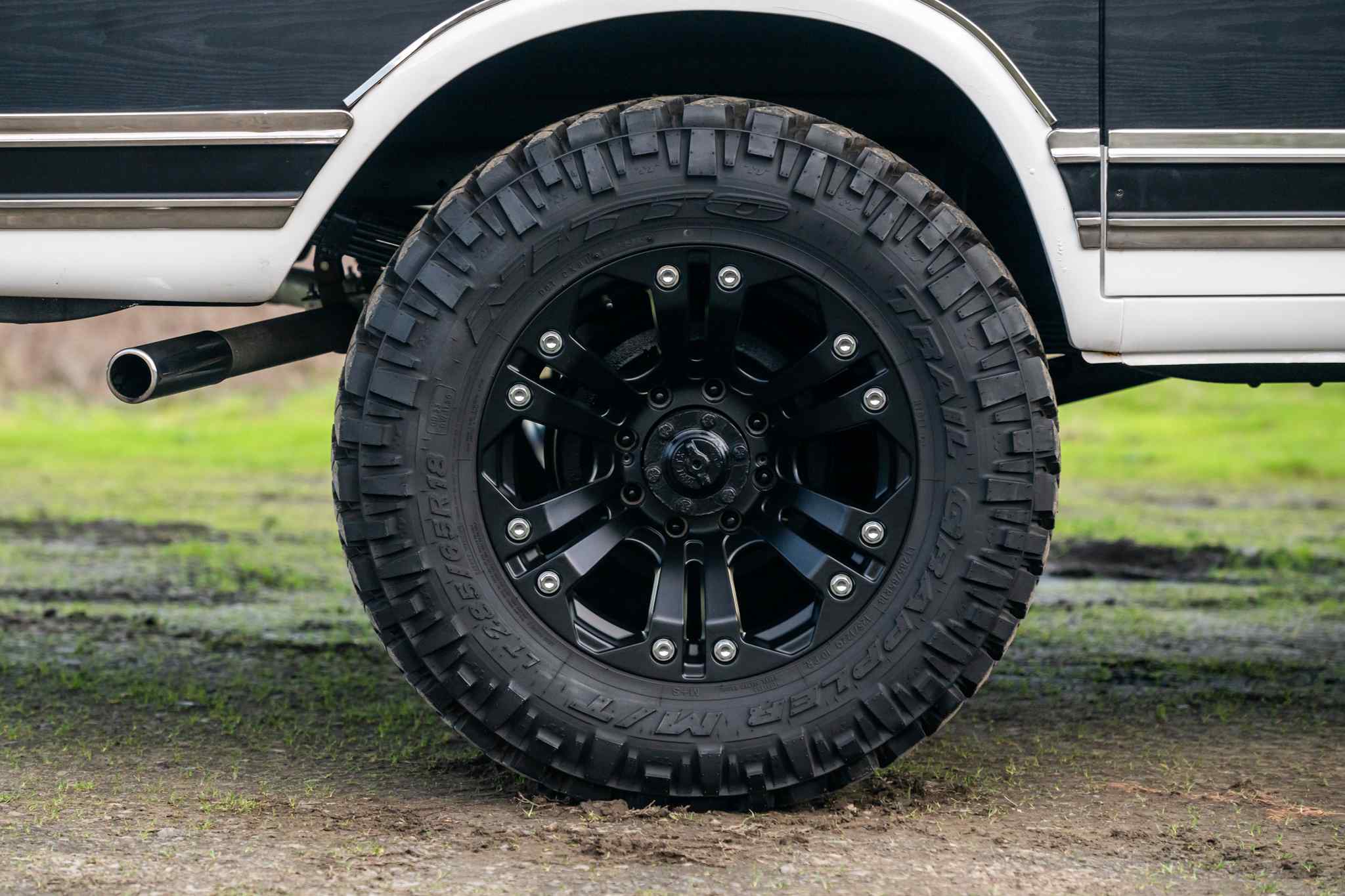 modified-1970-international-harvester-travelall-for-sale-14