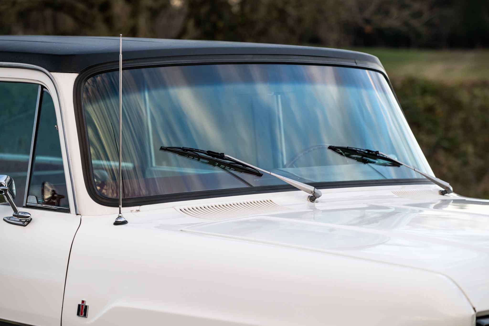 modified-1970-international-harvester-travelall-for-sale-18
