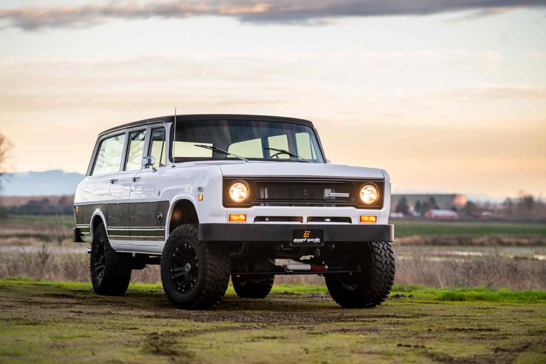 modified-1970-international-harvester-travelall-for-sale-2
