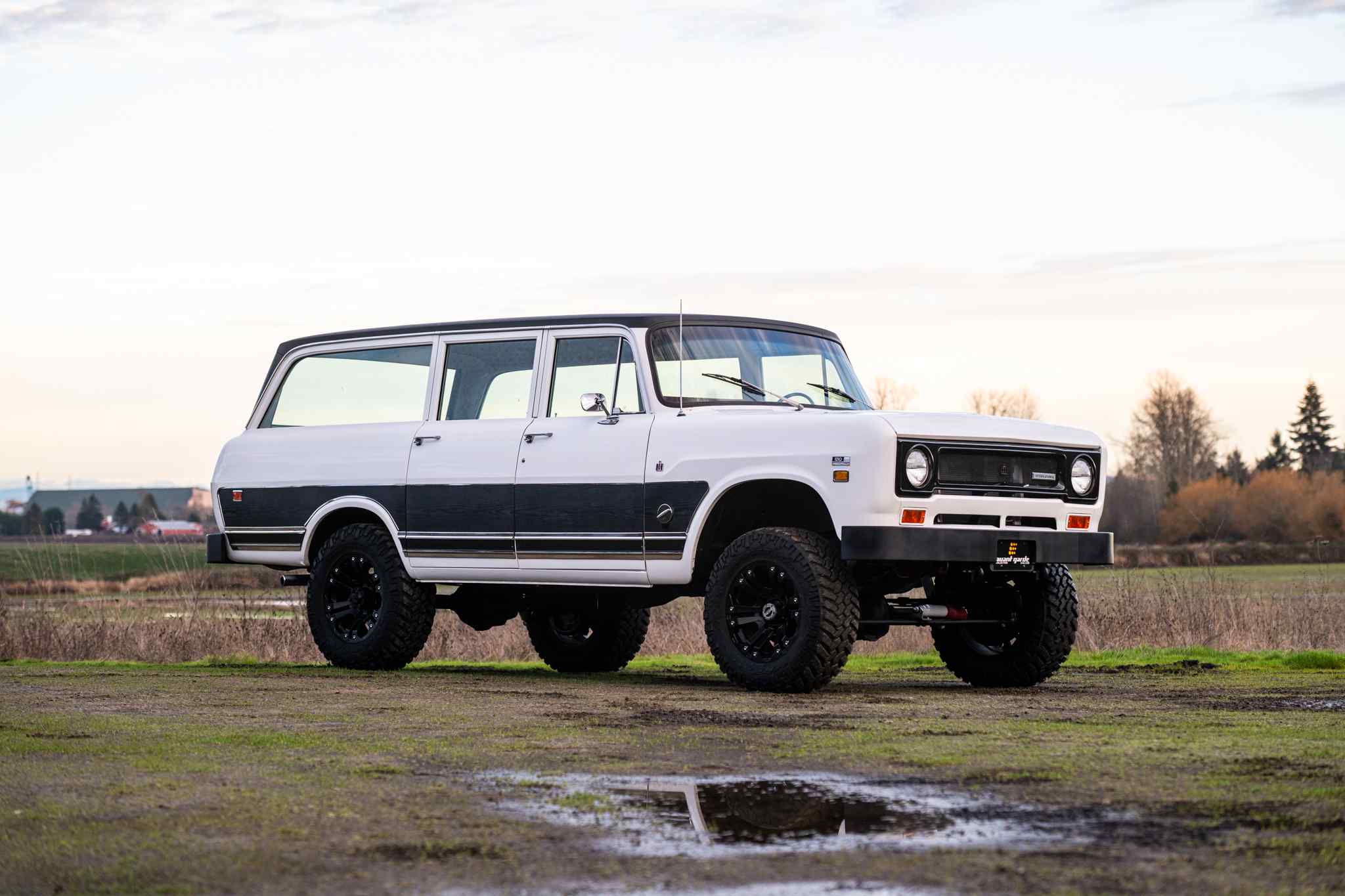 modified-1970-international-harvester-travelall-for-sale-24