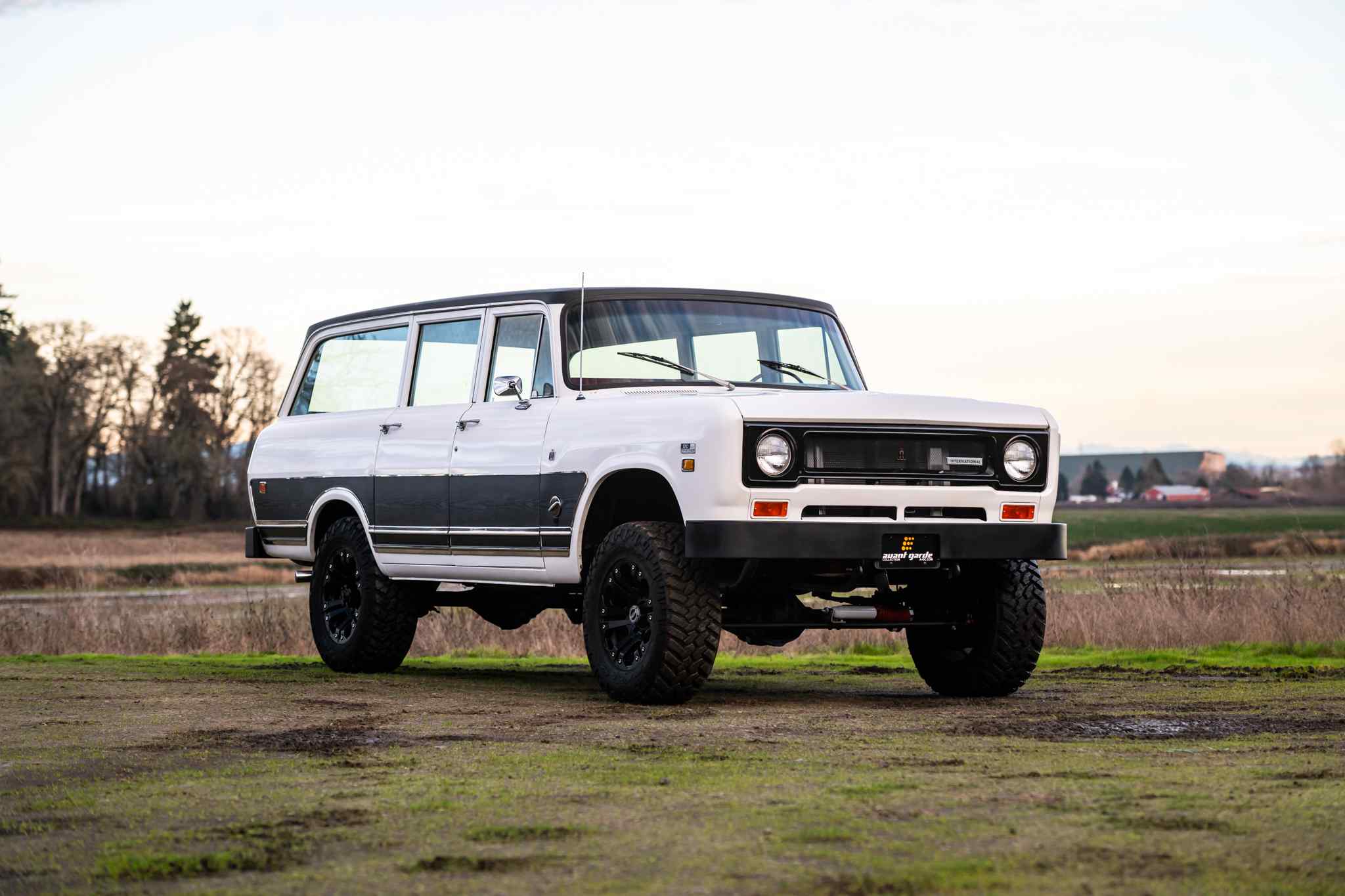 modified-1970-international-harvester-travelall-for-sale-25