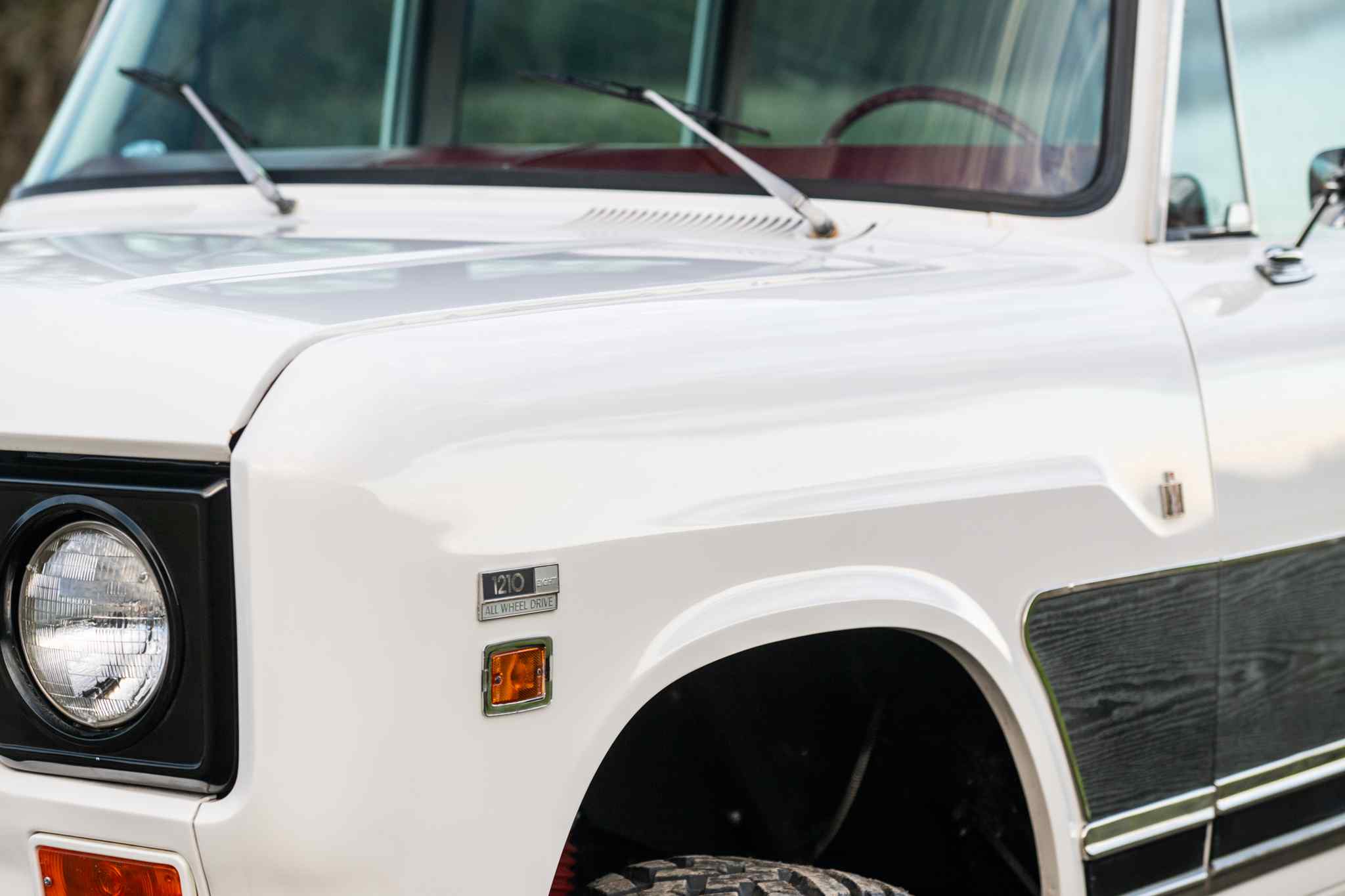 modified-1970-international-harvester-travelall-for-sale-29