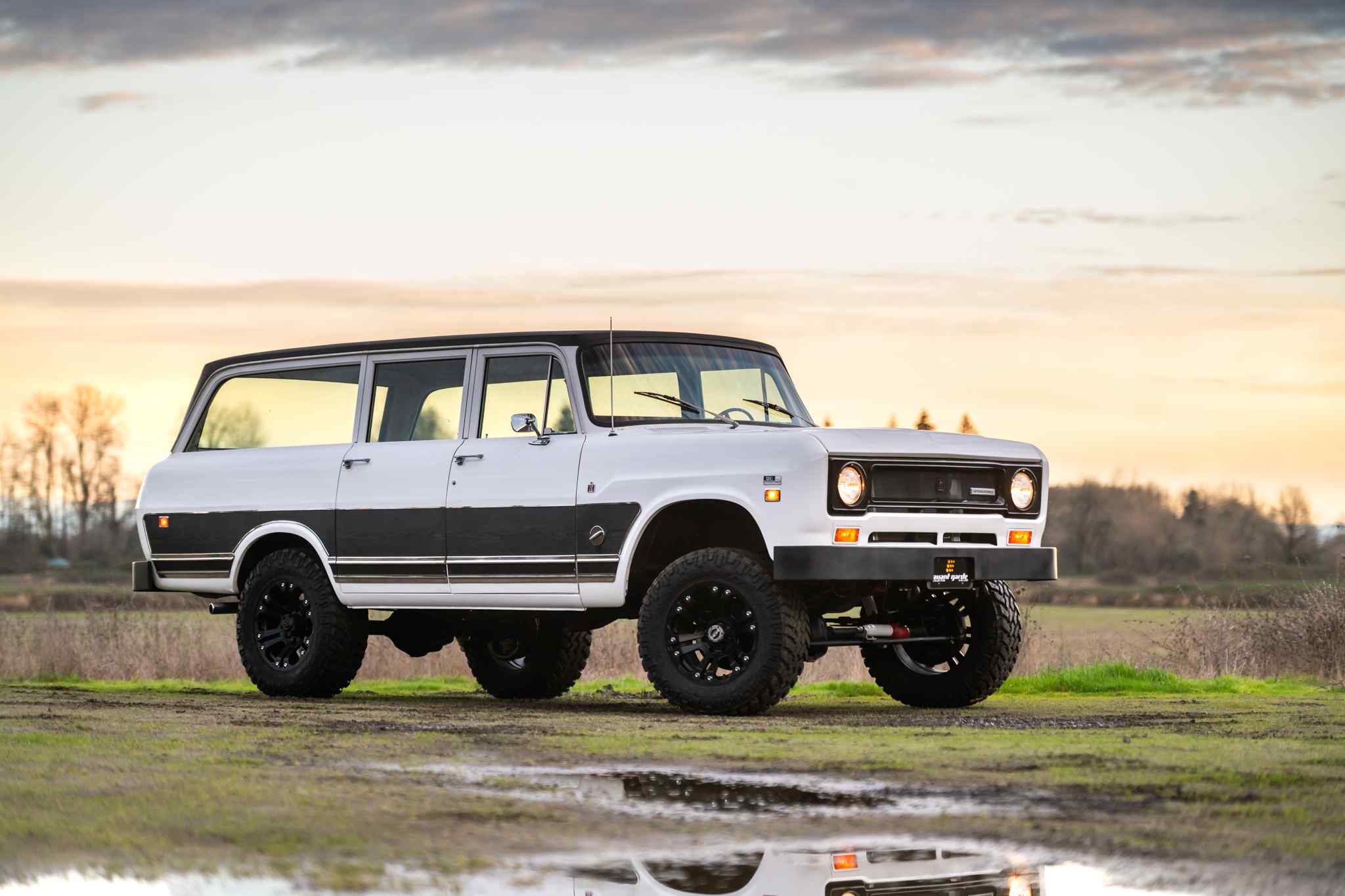 modified-1970-international-harvester-travelall-for-sale-3