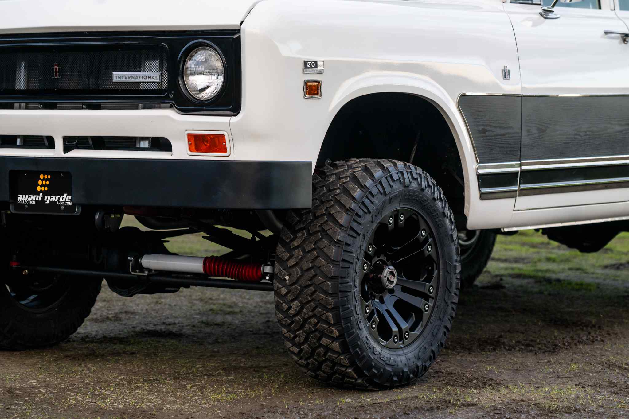 modified-1970-international-harvester-travelall-for-sale-38