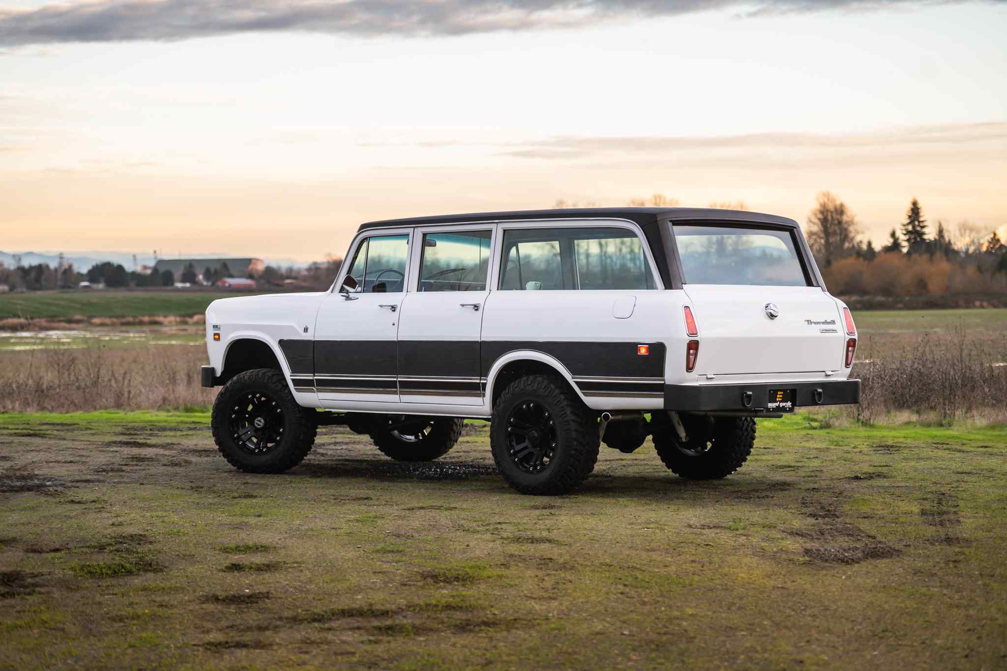 modified-1970-international-harvester-travelall-for-sale-4