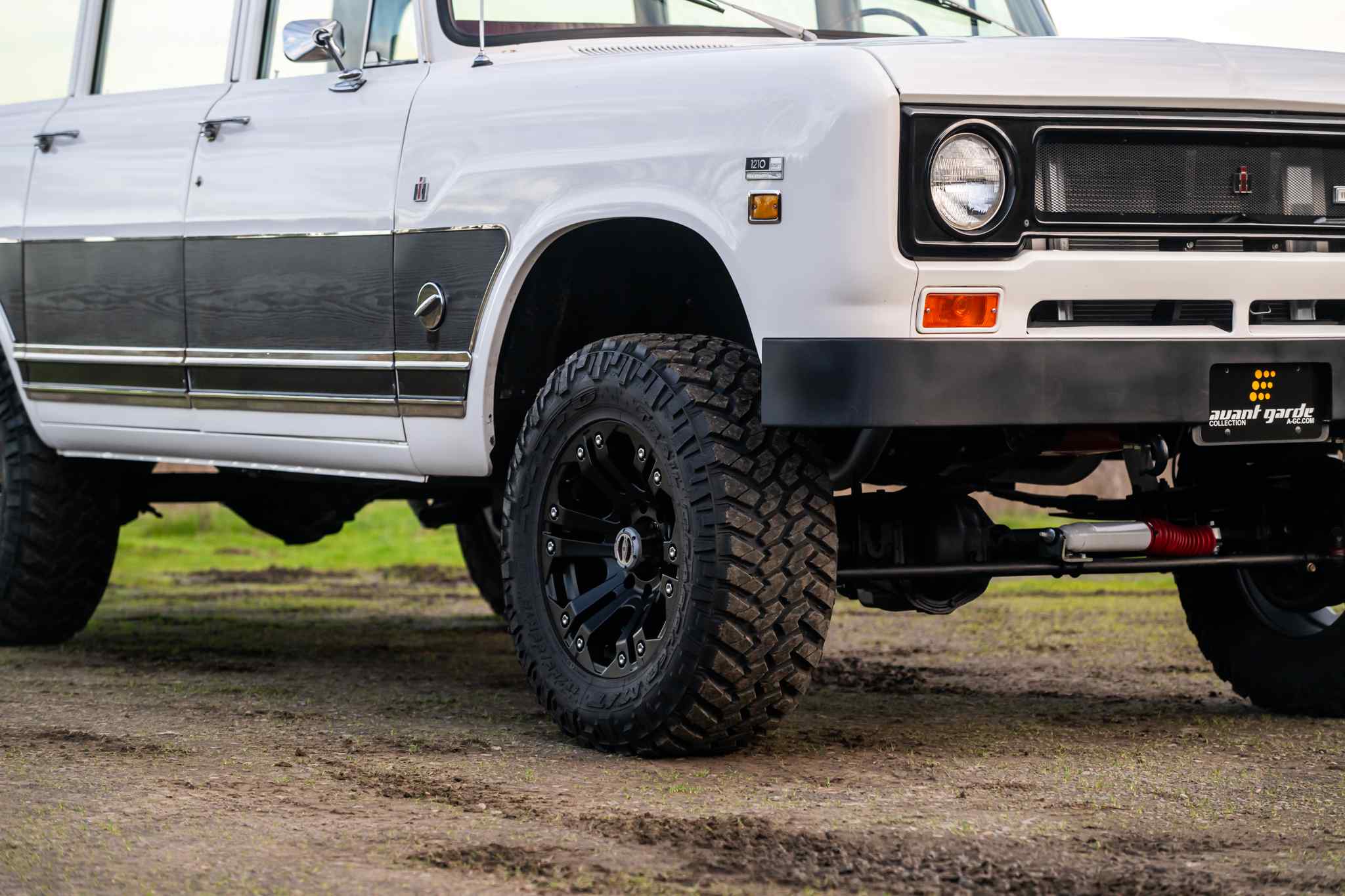 modified-1970-international-harvester-travelall-for-sale-41