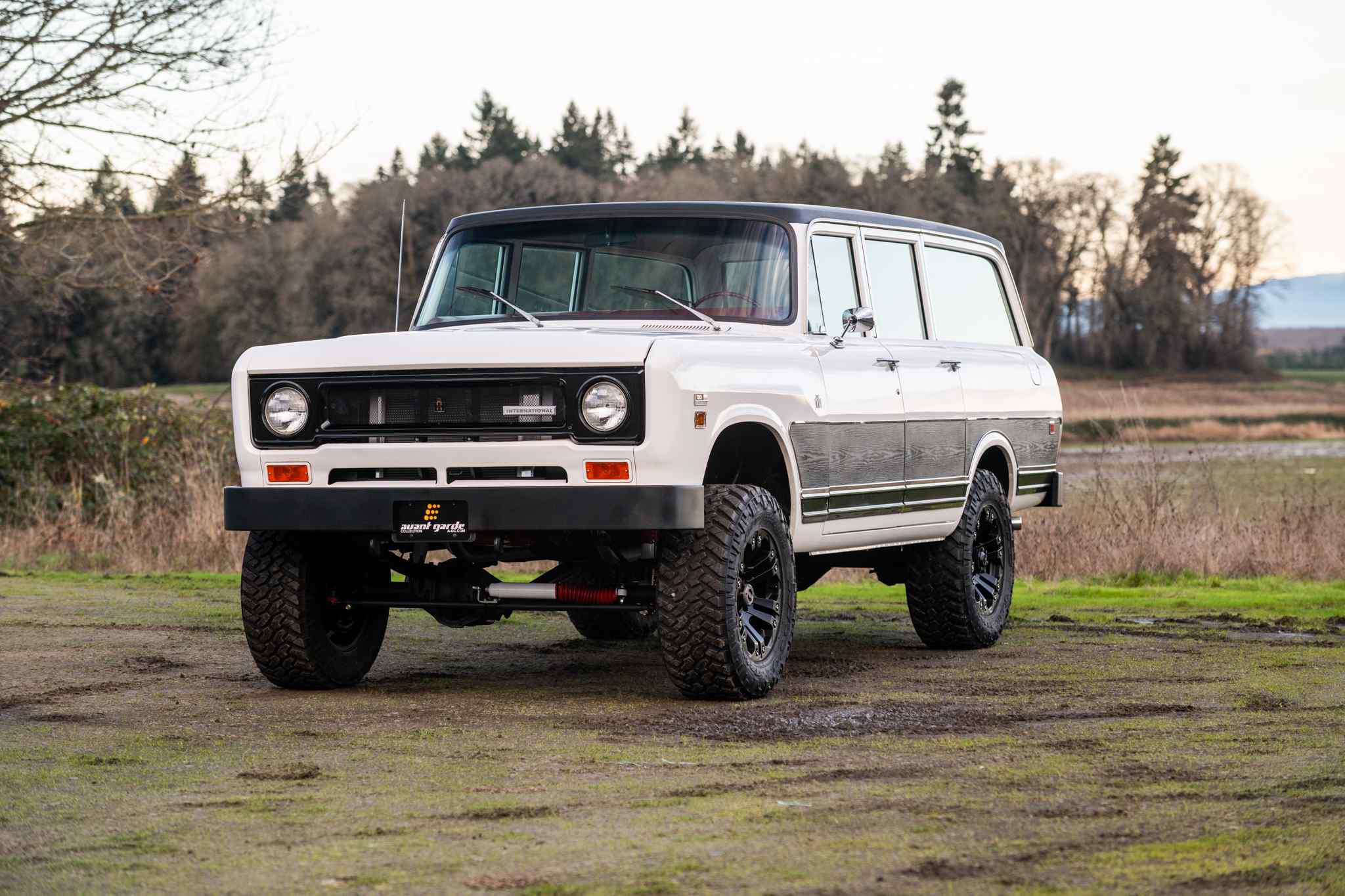 modified-1970-international-harvester-travelall-for-sale-43