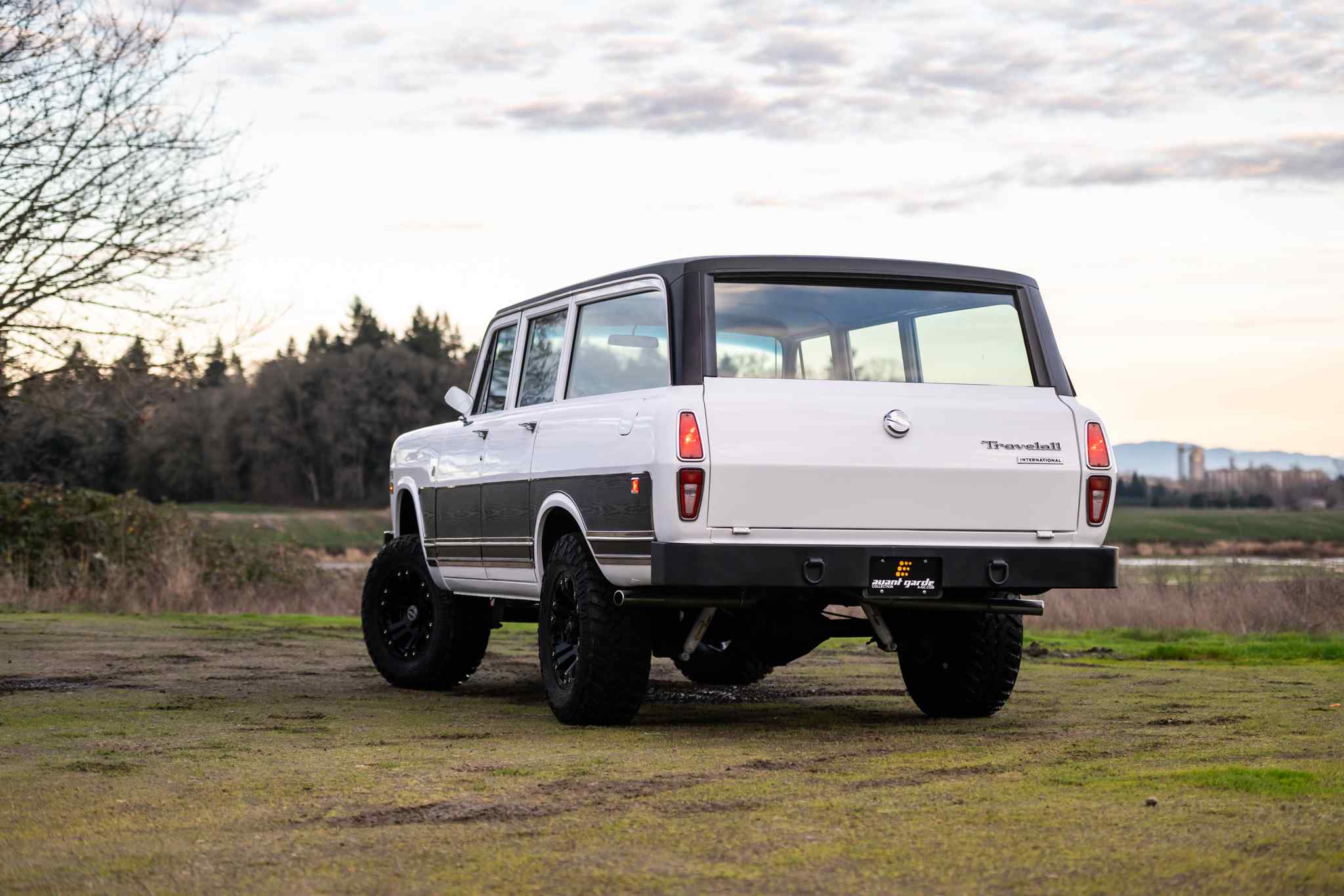 modified-1970-international-harvester-travelall-for-sale-5