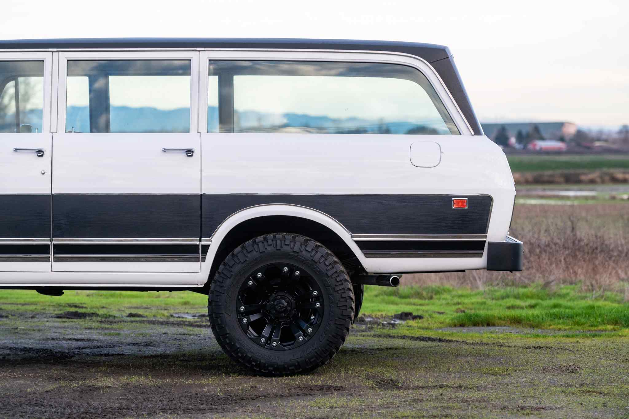 modified-1970-international-harvester-travelall-for-sale-57