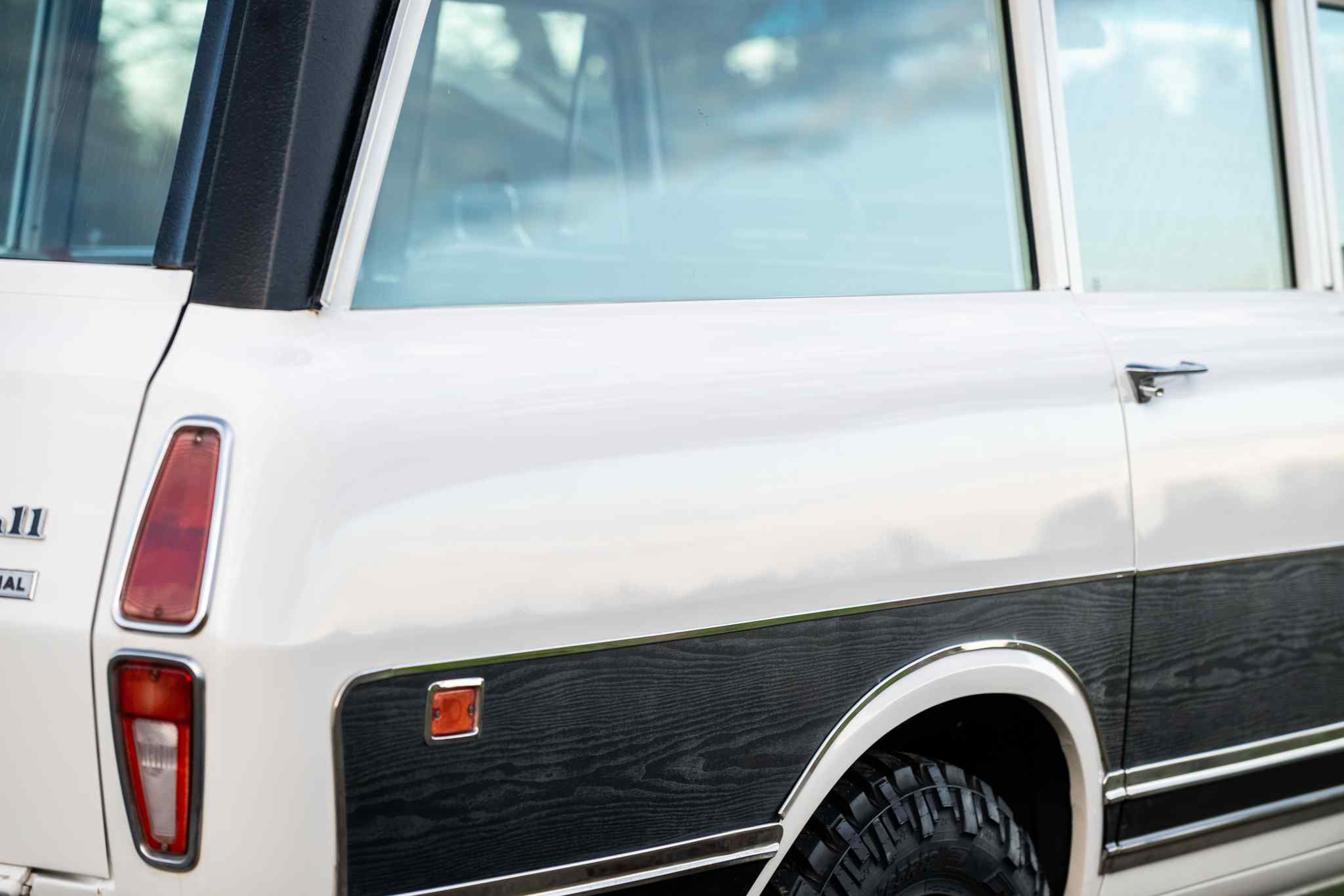 modified-1970-international-harvester-travelall-for-sale-62