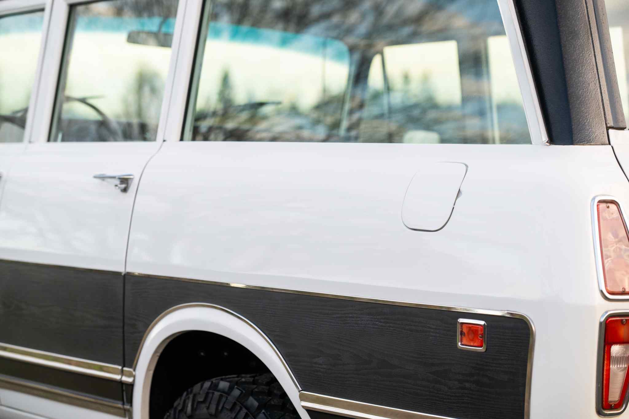 modified-1970-international-harvester-travelall-for-sale-63
