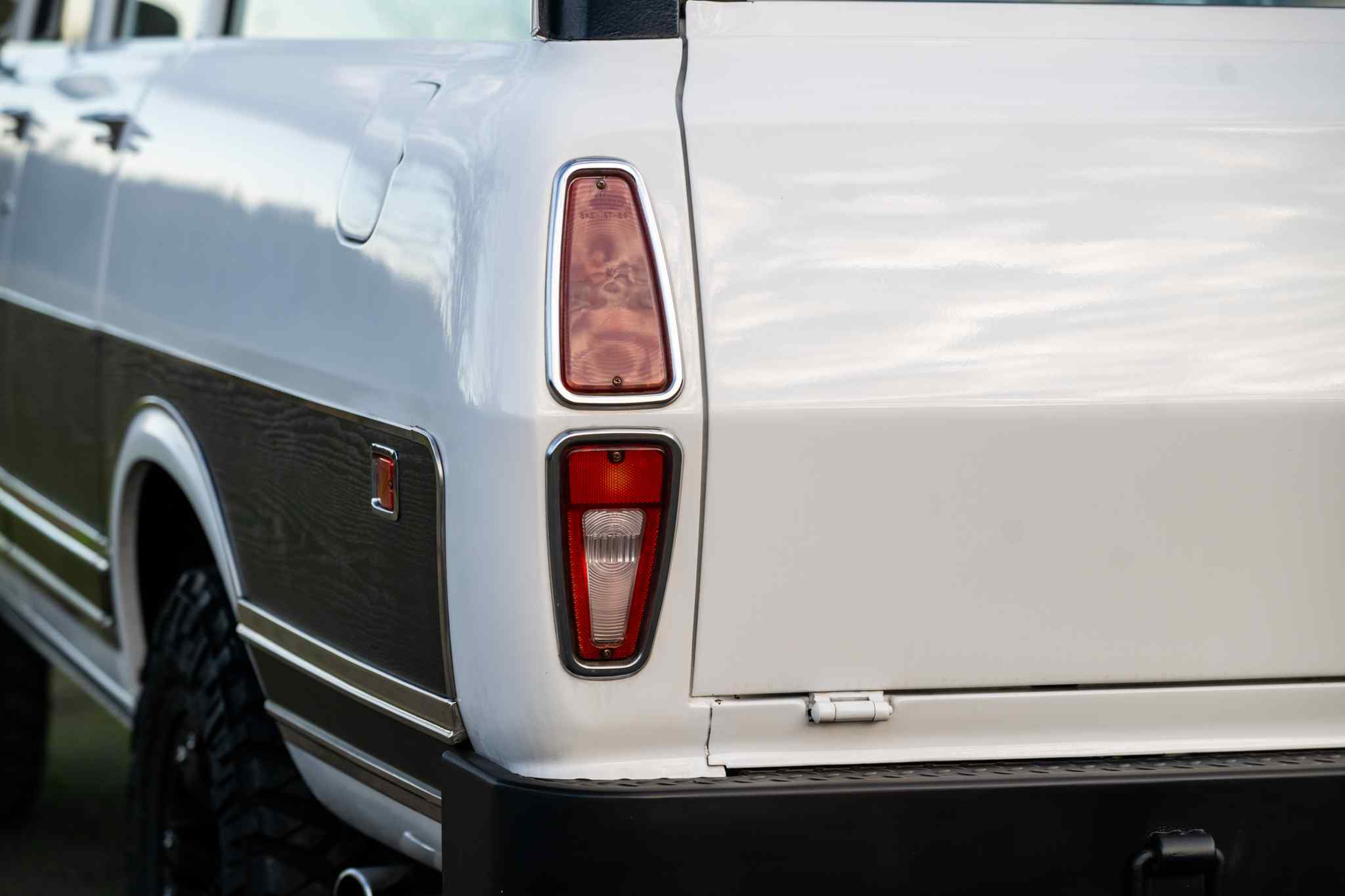 modified-1970-international-harvester-travelall-for-sale-64