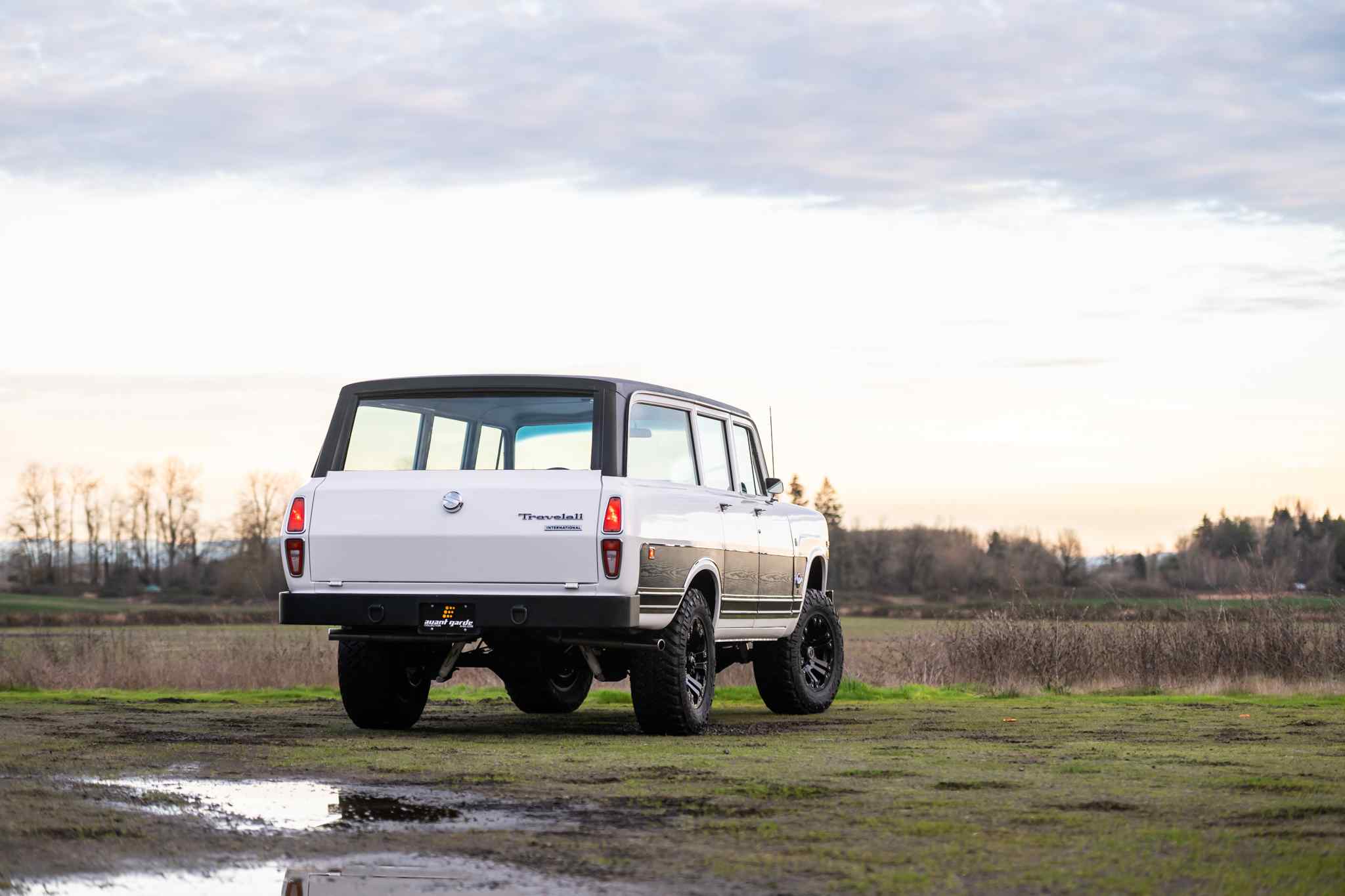 modified-1970-international-harvester-travelall-for-sale-7