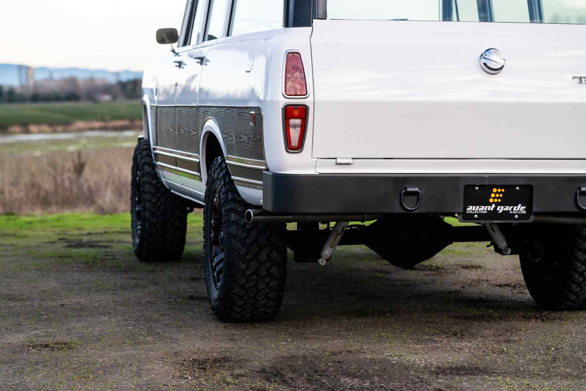 modified-1970-international-harvester-travelall-for-sale-71