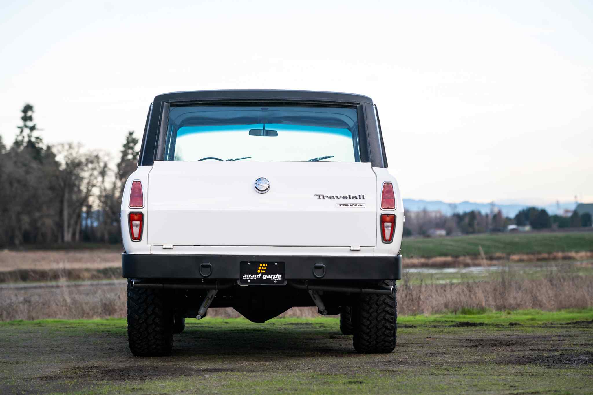modified-1970-international-harvester-travelall-for-sale-75