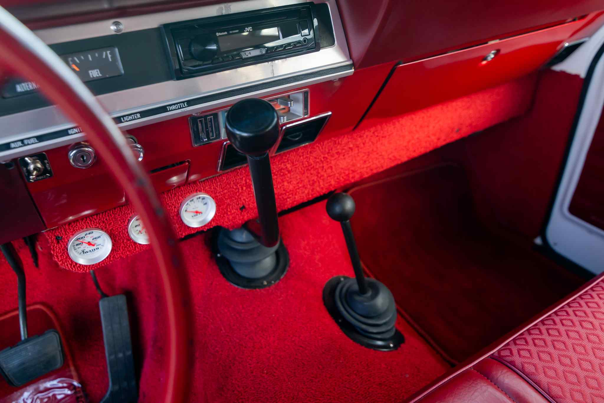 modified-1970-international-harvester-travelall-for-sale-77
