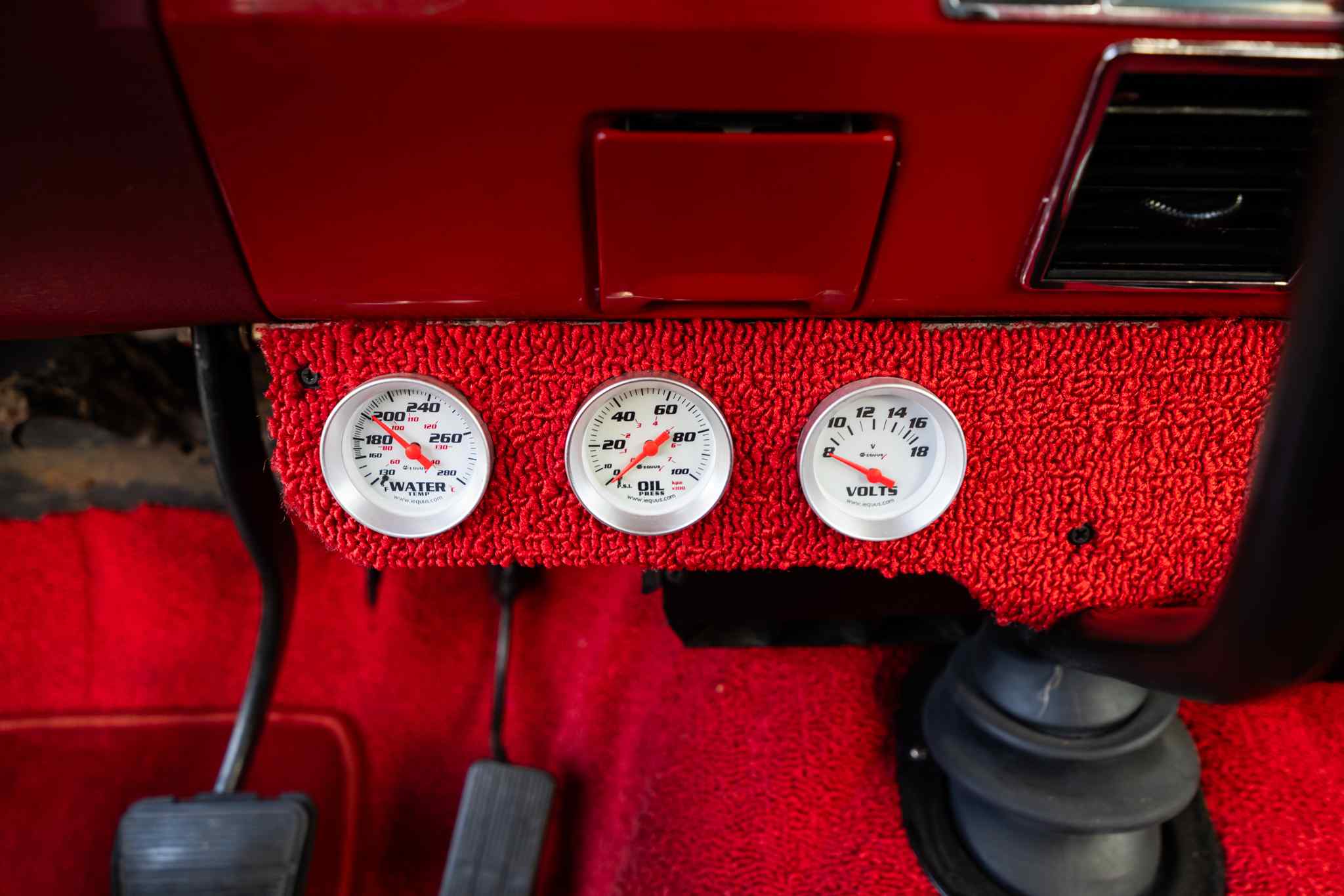 modified-1970-international-harvester-travelall-for-sale-78