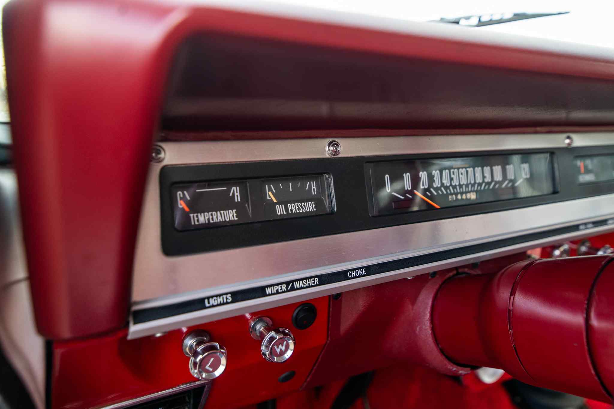 modified-1970-international-harvester-travelall-for-sale-84