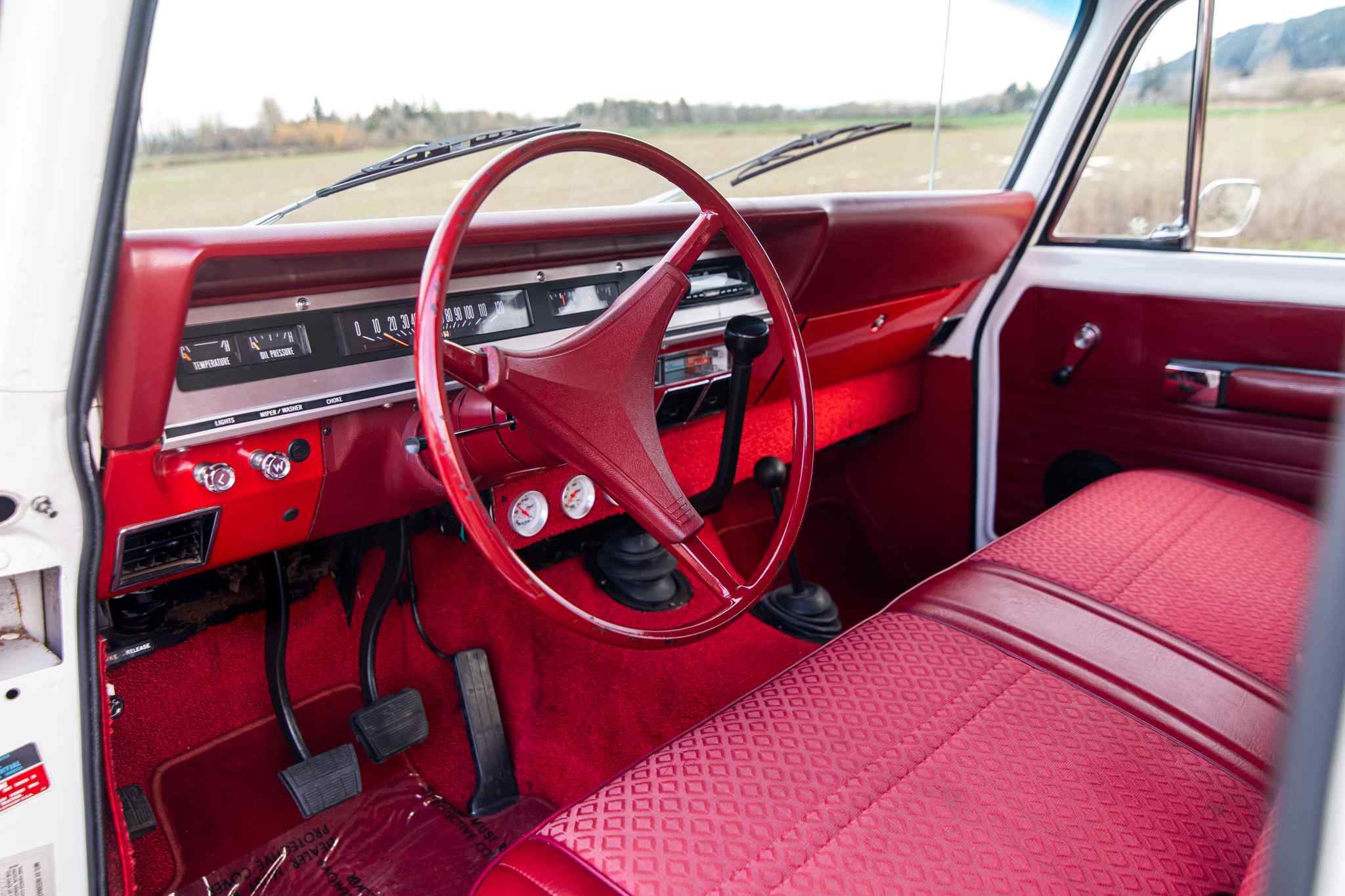 modified-1970-international-harvester-travelall-for-sale-85