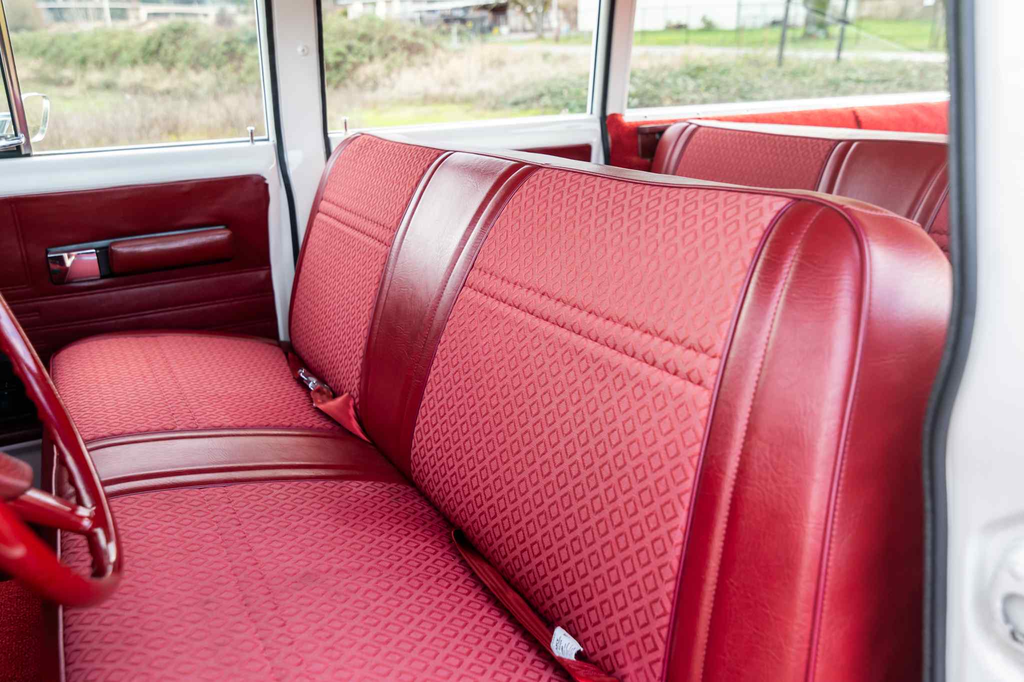 modified-1970-international-harvester-travelall-for-sale-86