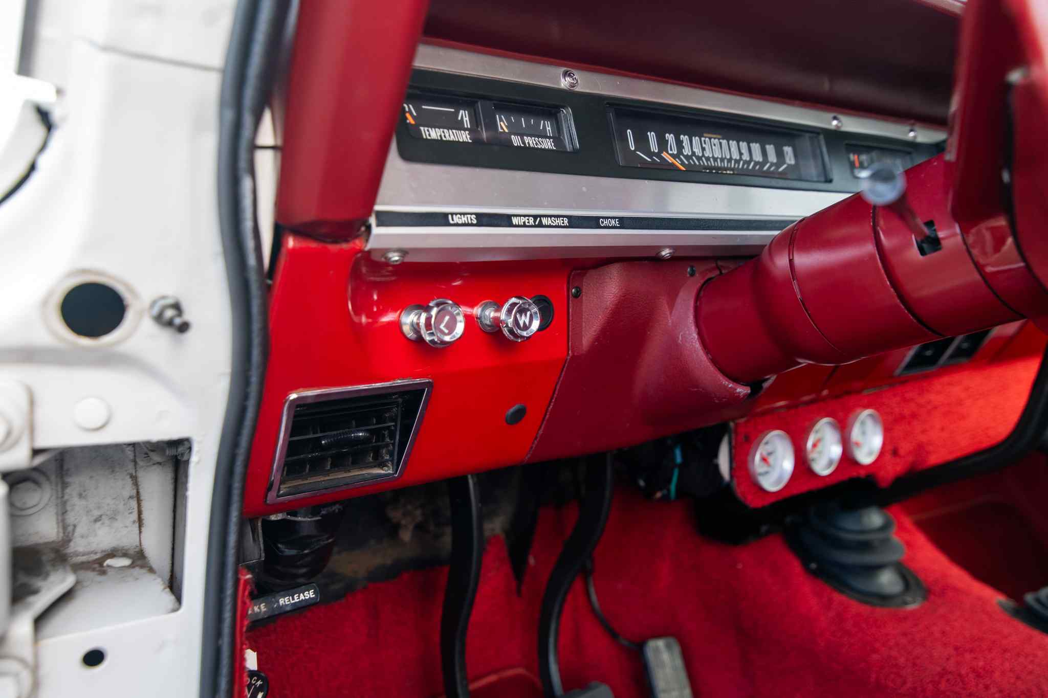 modified-1970-international-harvester-travelall-for-sale-88
