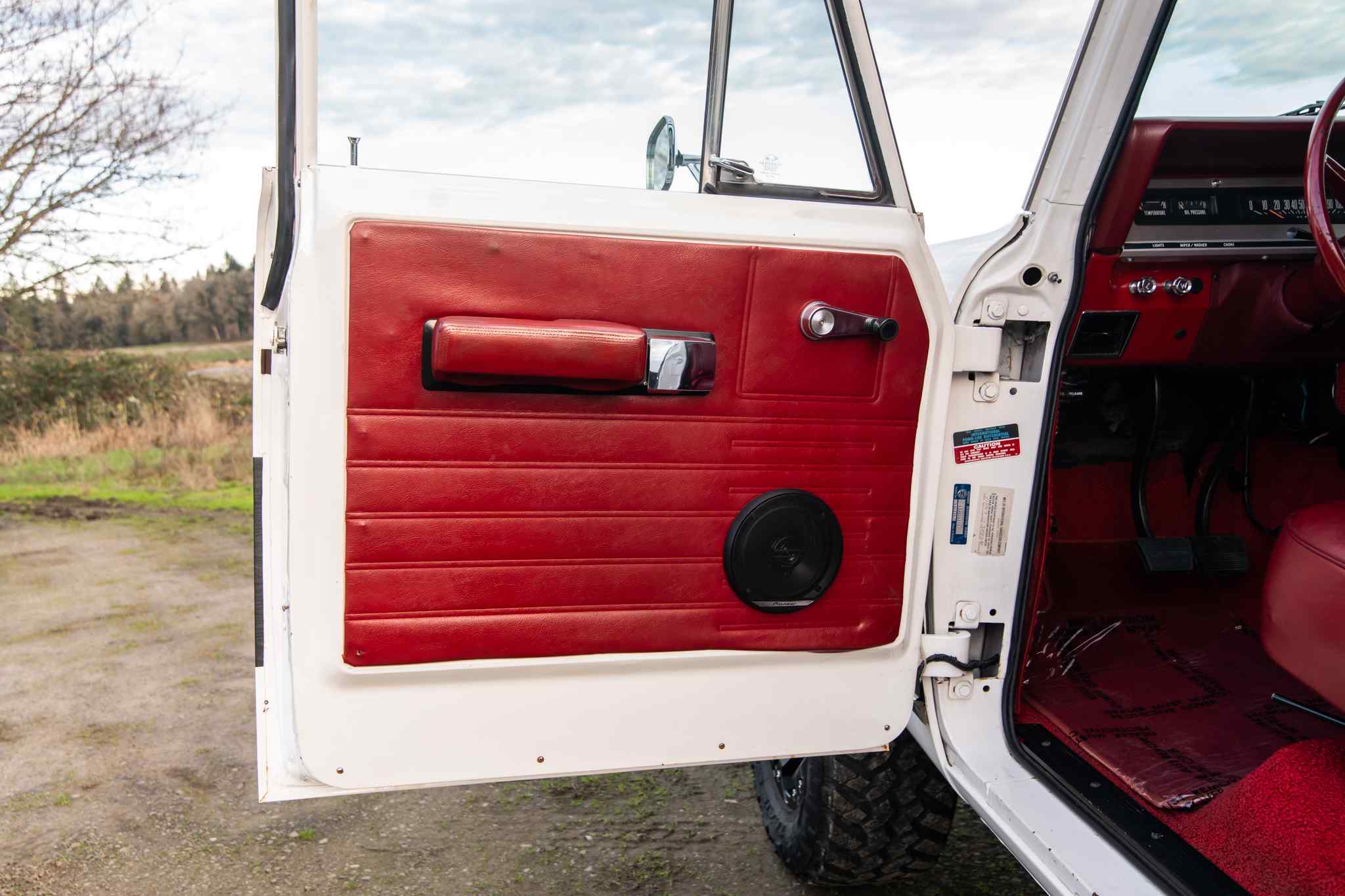 modified-1970-international-harvester-travelall-for-sale-90
