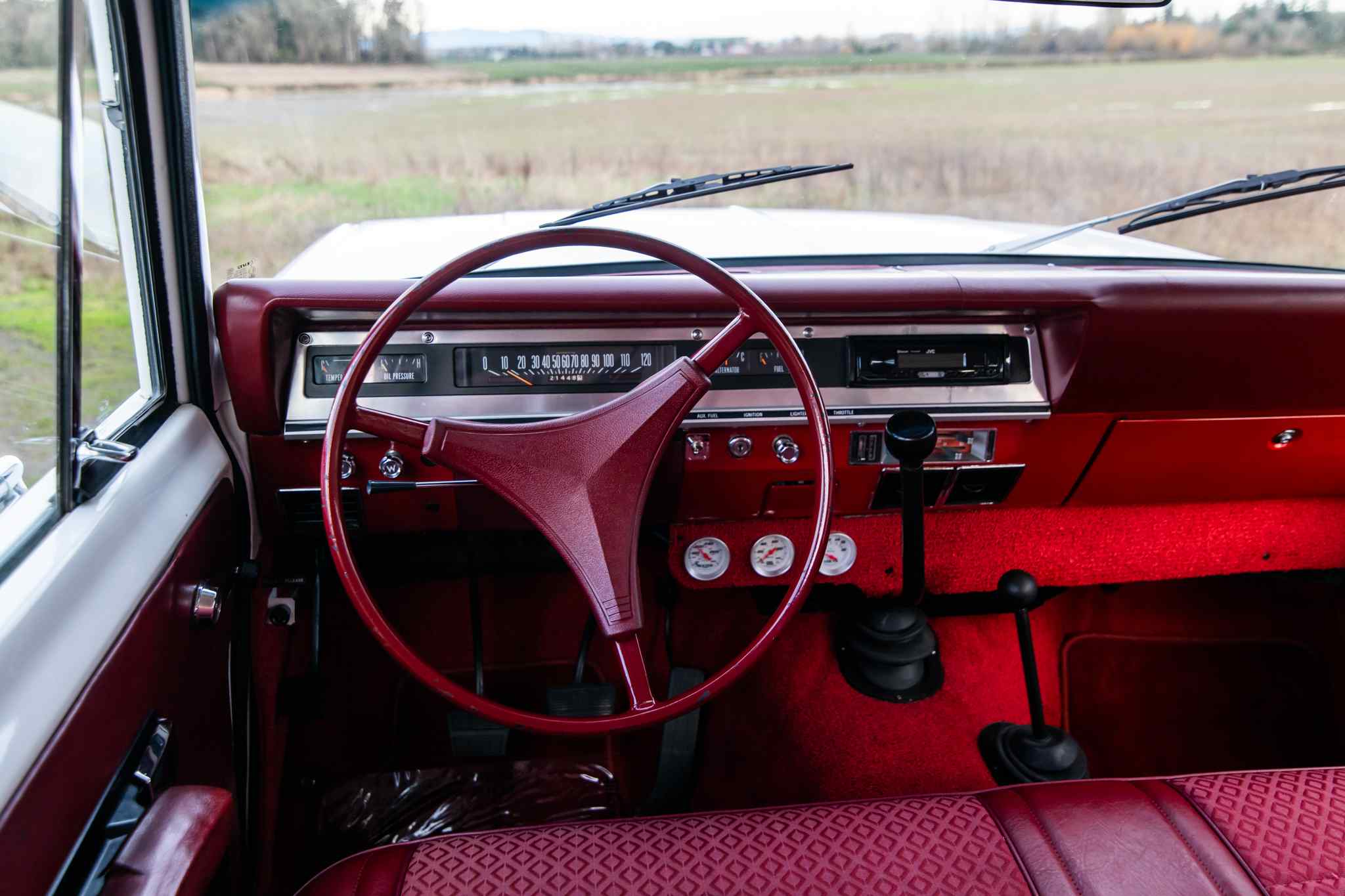 modified-1970-international-harvester-travelall-for-sale-93