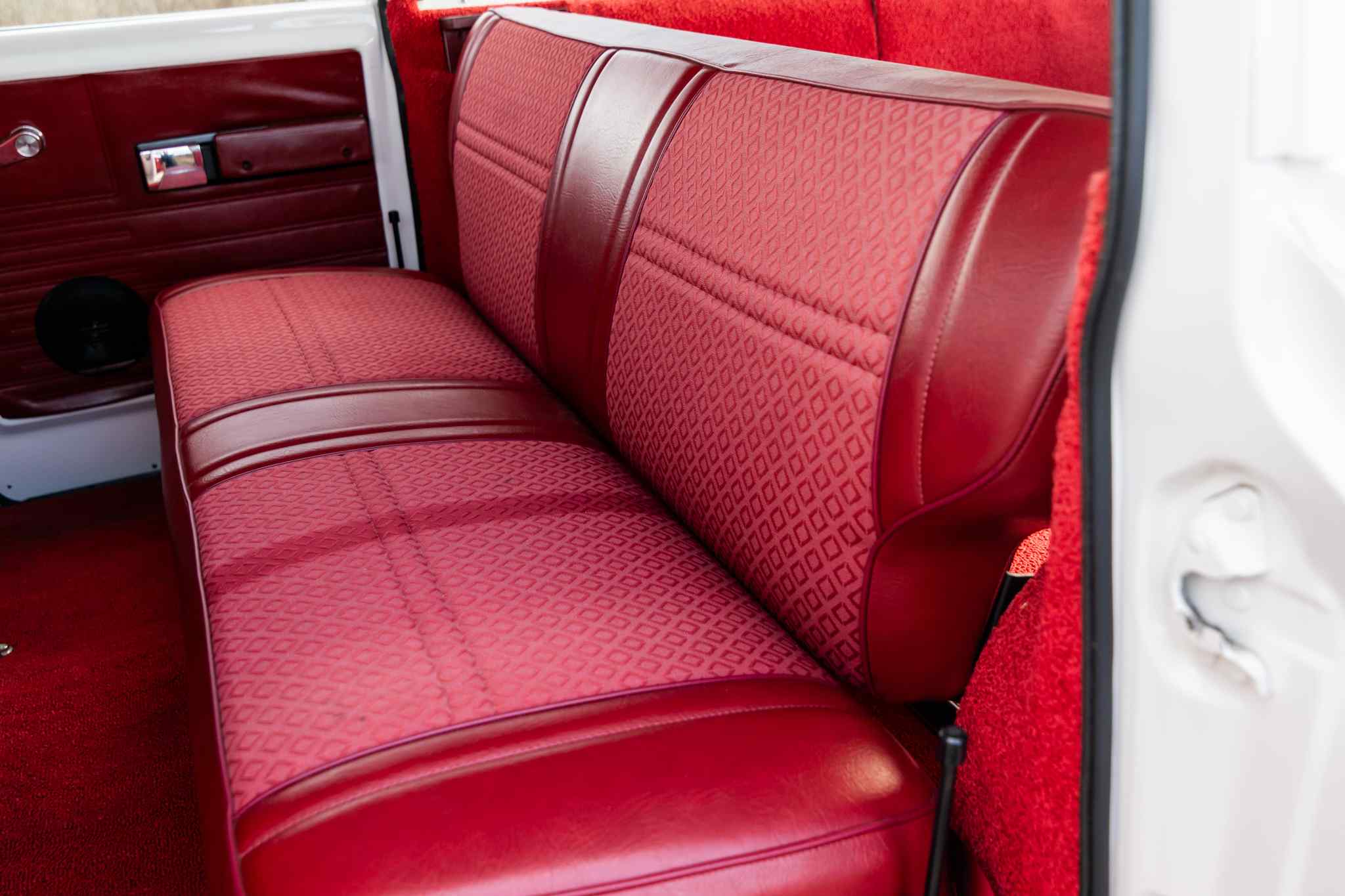 modified-1970-international-harvester-travelall-for-sale-94