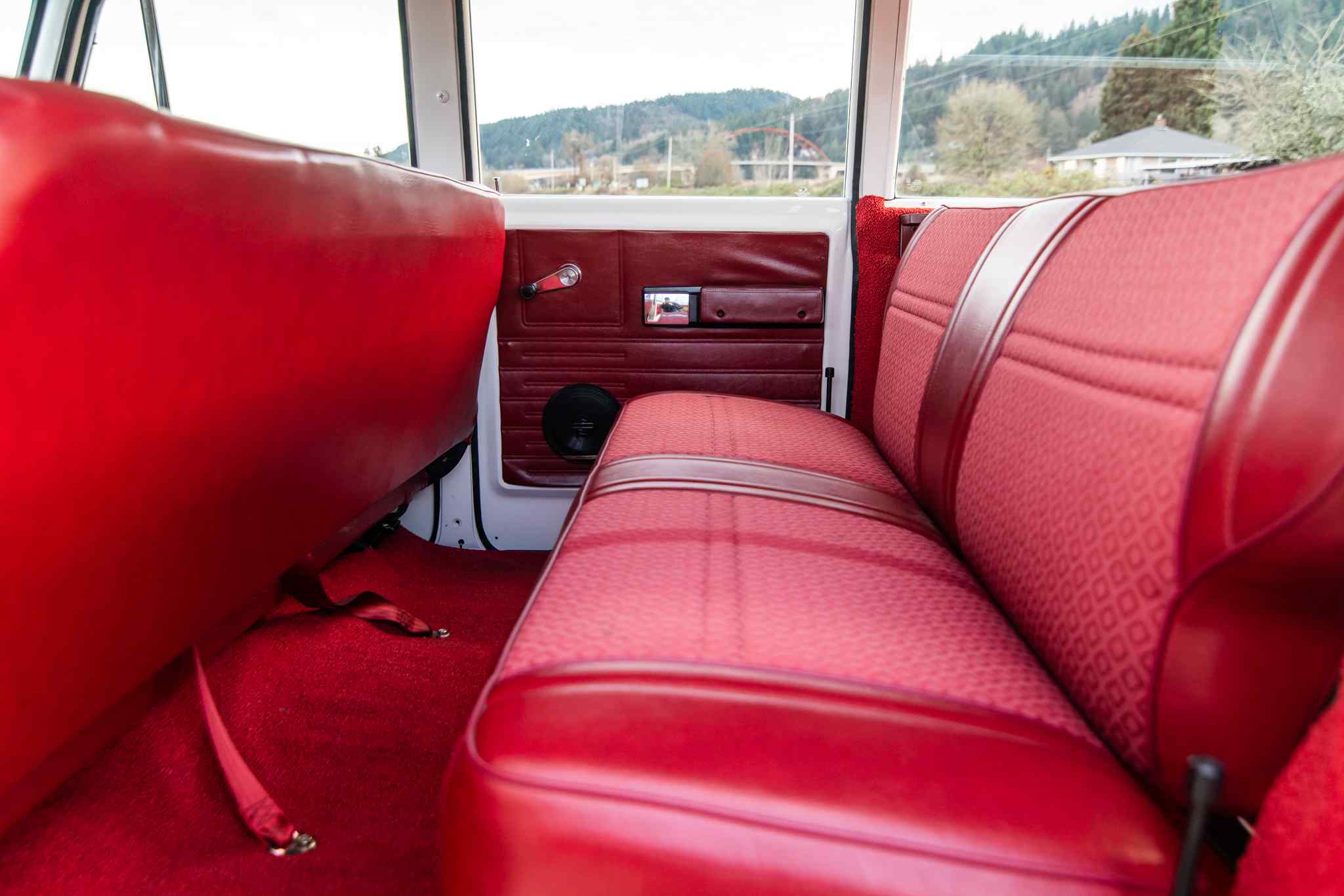 modified-1970-international-harvester-travelall-for-sale-95