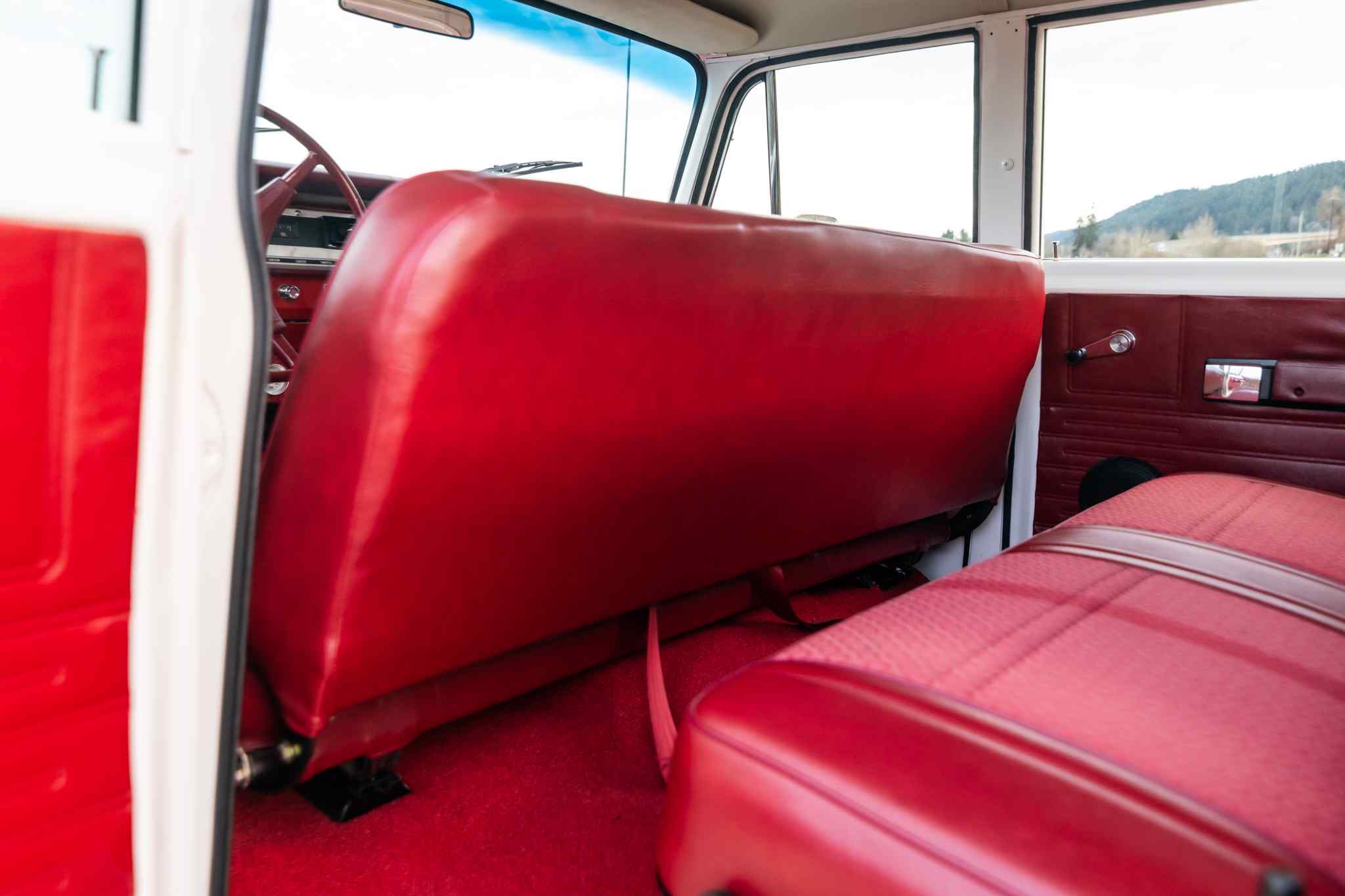 modified-1970-international-harvester-travelall-for-sale-96