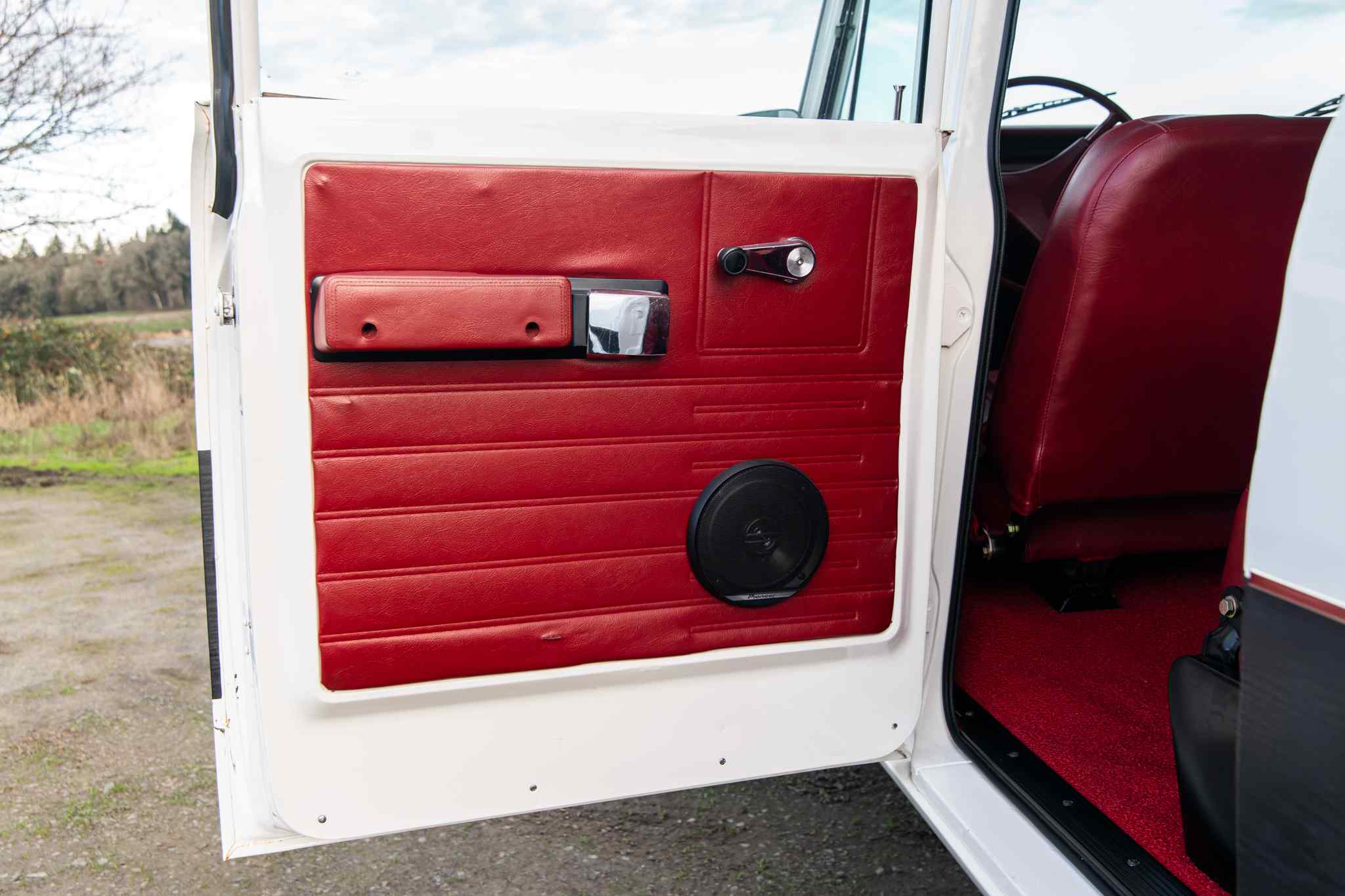modified-1970-international-harvester-travelall-for-sale-99