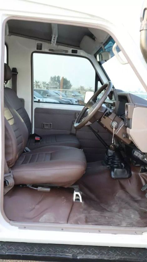 toyota-land-cruiser-troopy-for-sale-03