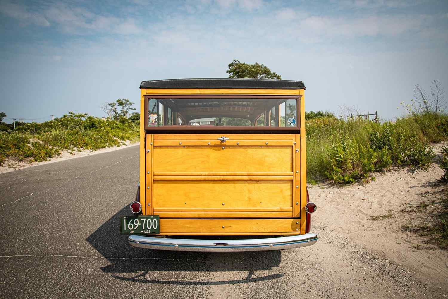 1939-ford-deluxe-woody-wagon-for-sale-19