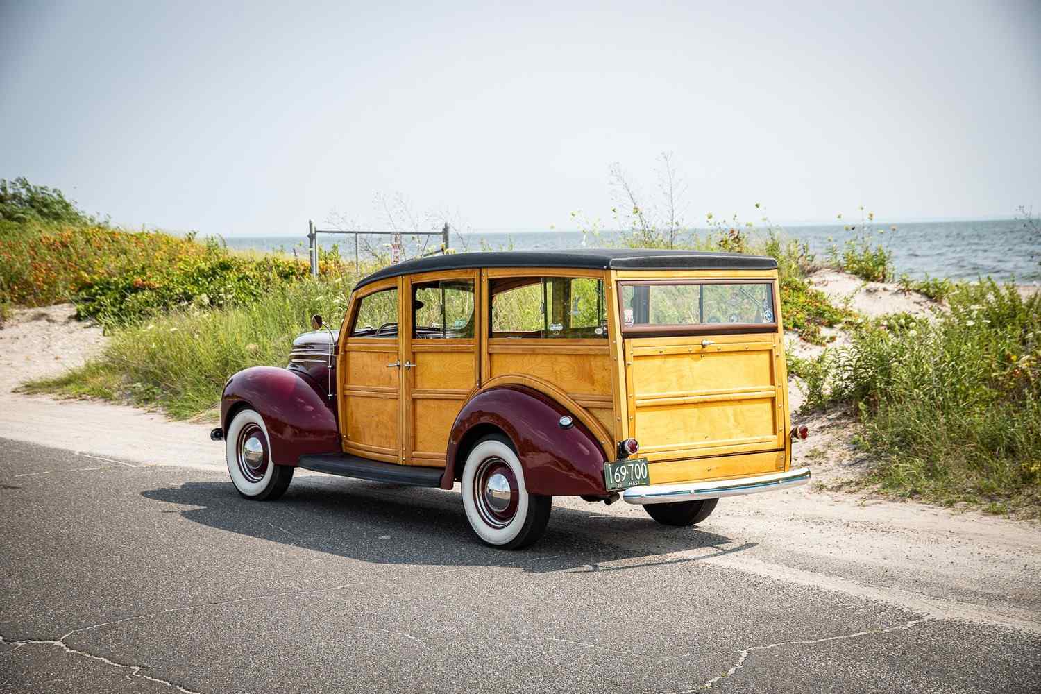 1939-ford-deluxe-woody-wagon-for-sale-3