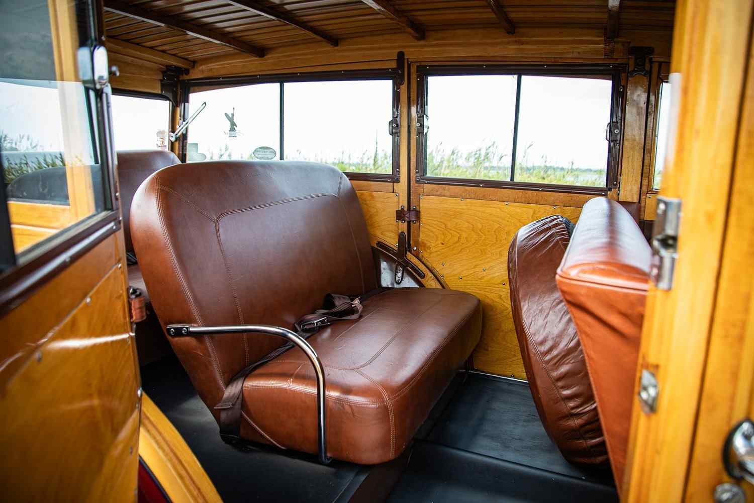 1939-ford-deluxe-woody-wagon-for-sale-38