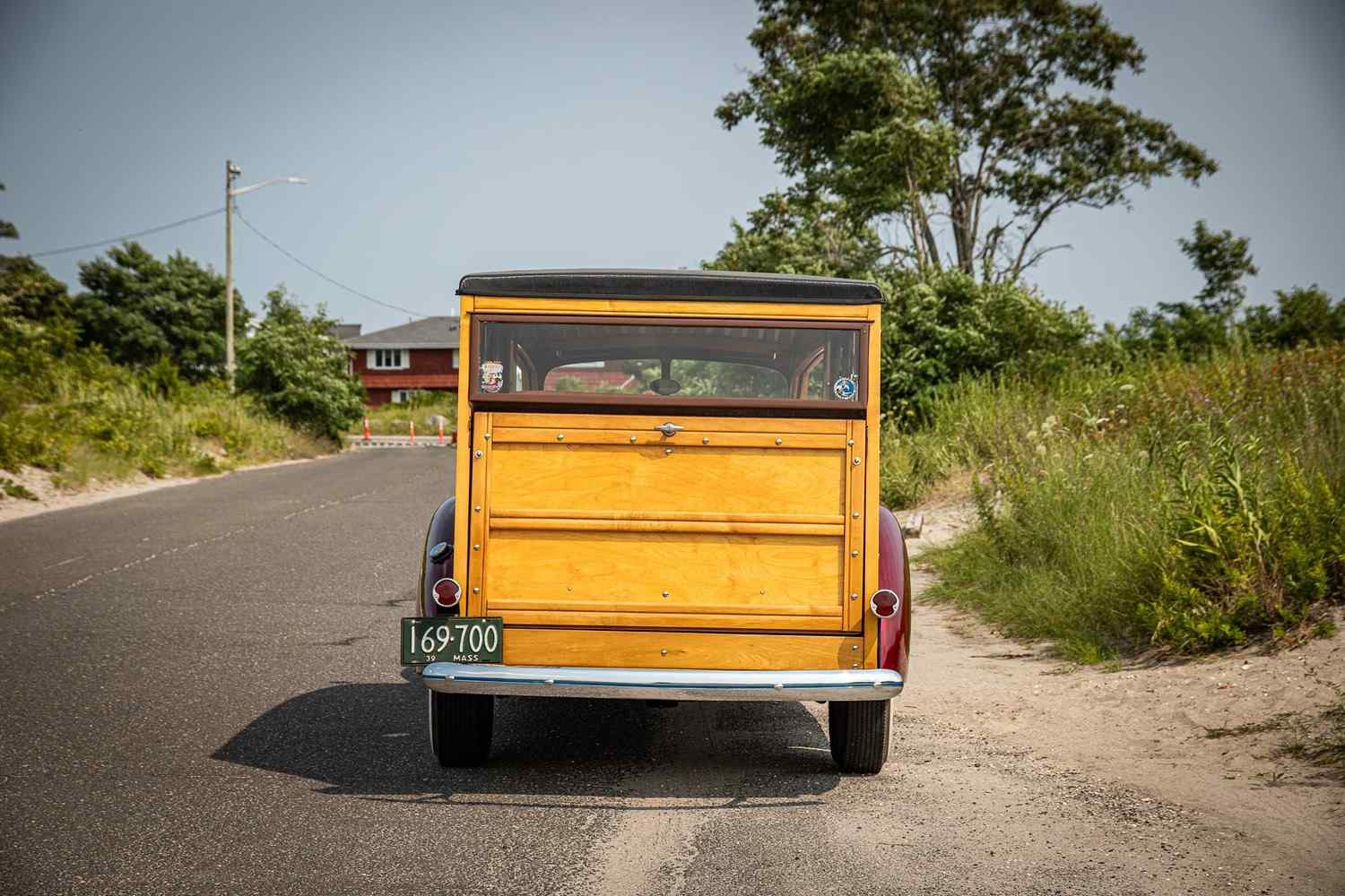 1939-ford-deluxe-woody-wagon-for-sale-5